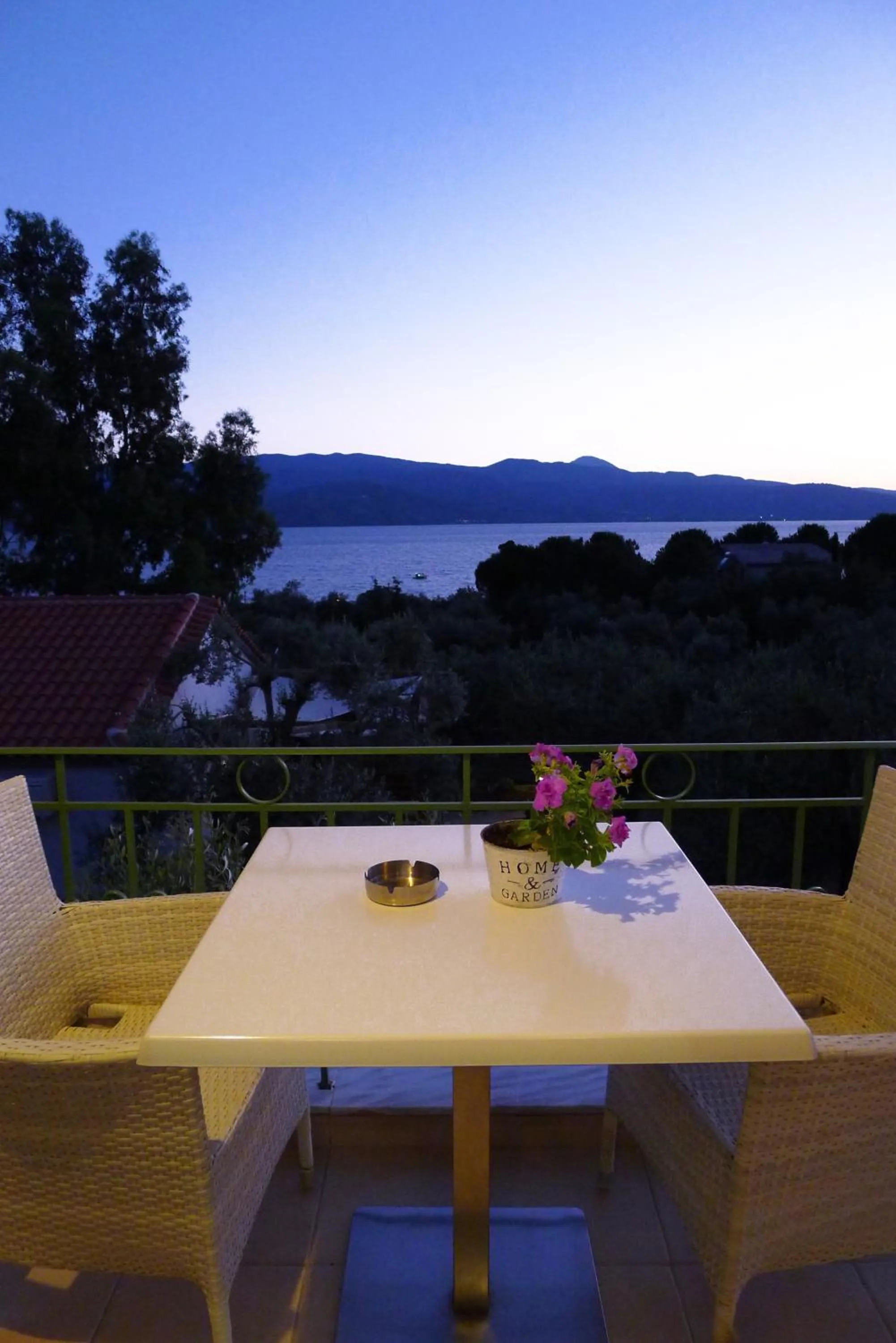 Sea view in Ampoulos Rooms & Apartments