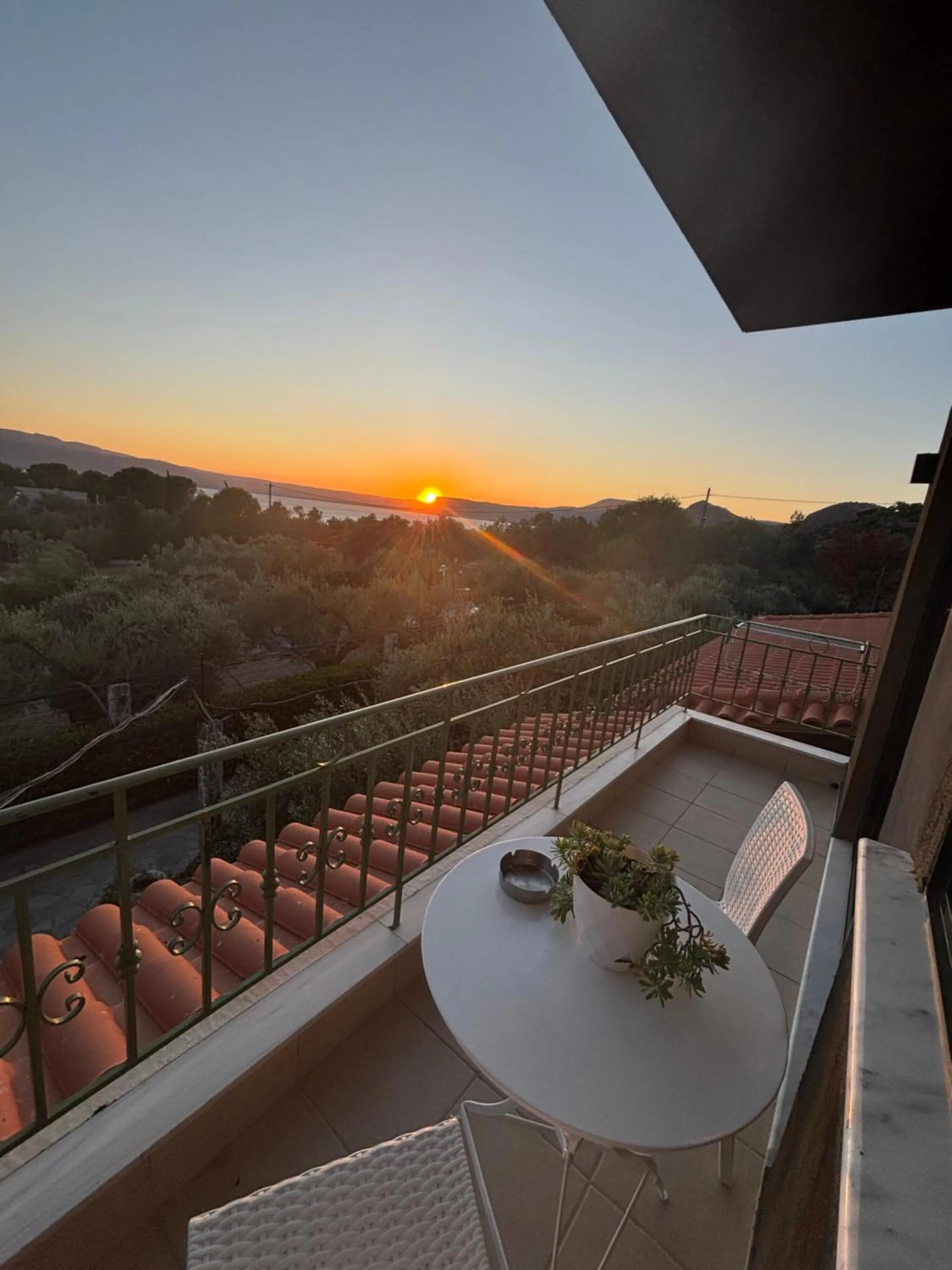 Ampoulos Rooms & Apartments