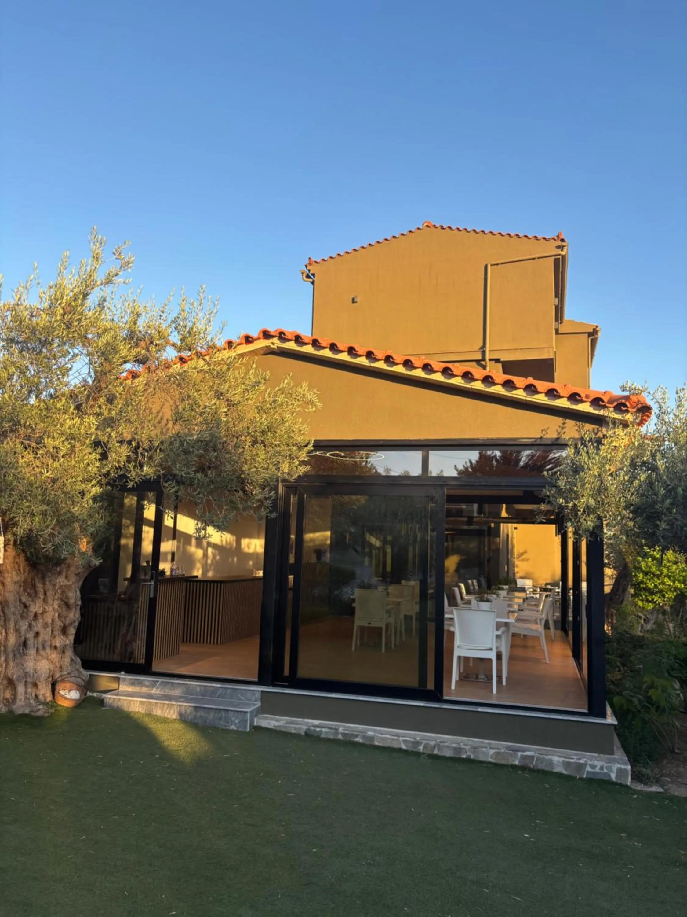 Property building in Ampoulos Rooms & Apartments