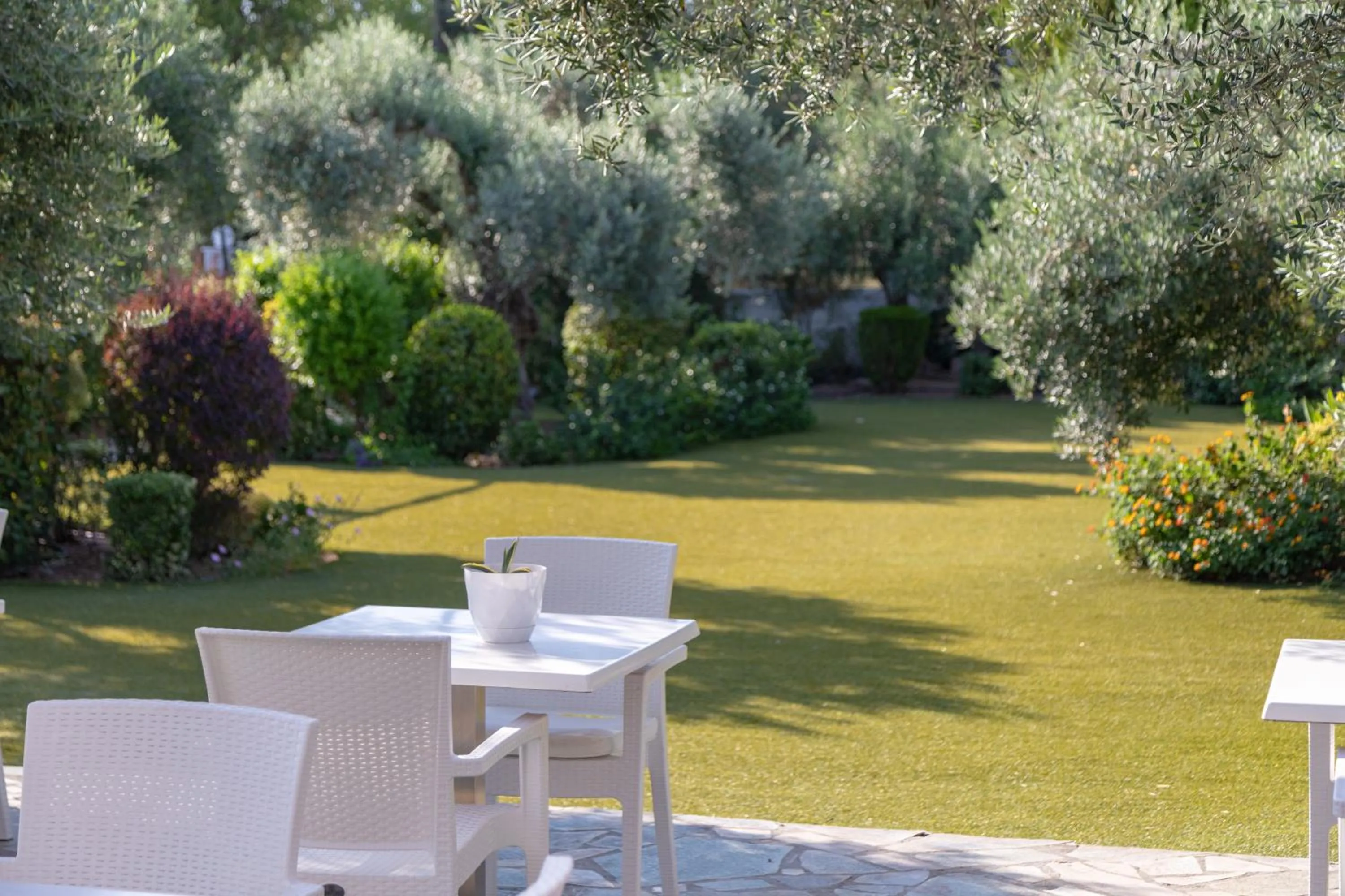 Ampoulos Rooms & Apartments