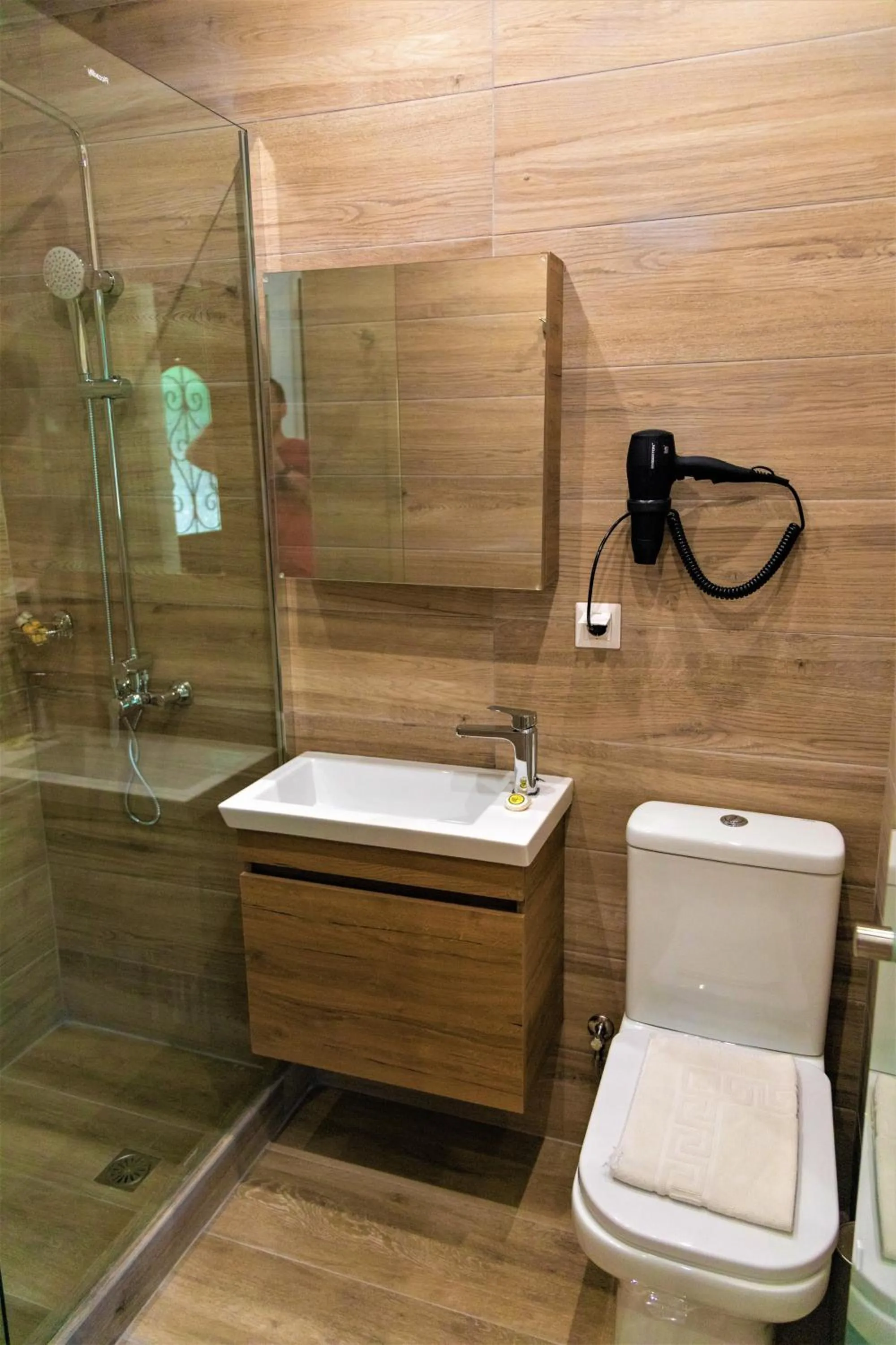 Ampoulos Rooms & Apartments