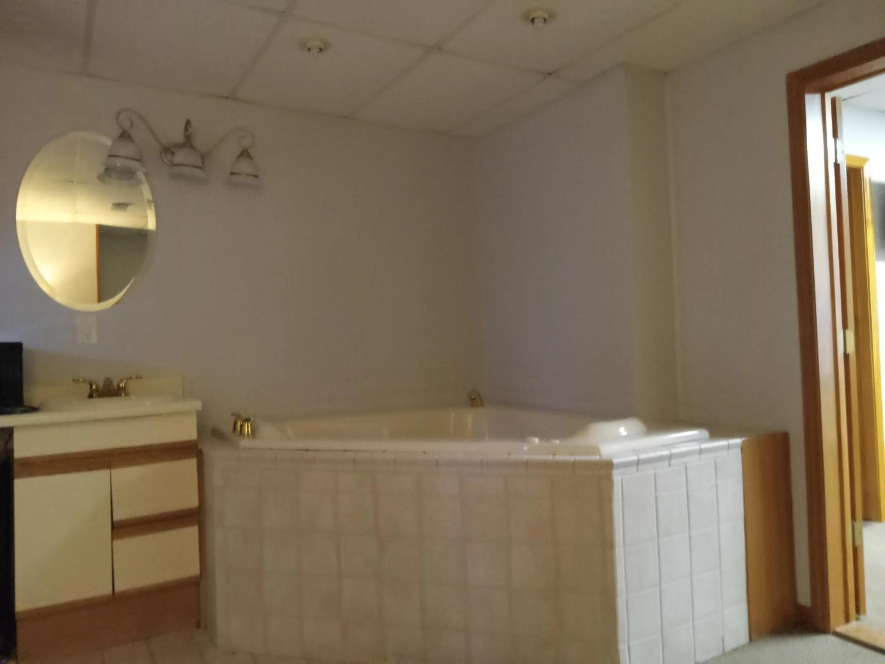 Hot Tub in HICKORY SHADES MOTEL