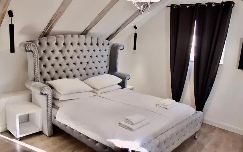 Bed in Galeria Valeria Seaside Downtown - MAG Quaint & Elegant Boutique Hotels Bed in Galeria Valeria Seaside Downtown - MAG Quaint & Elegant Boutique Hotels