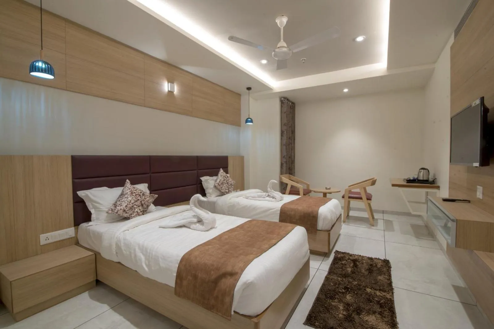 HOTEL SILVERA GRAND