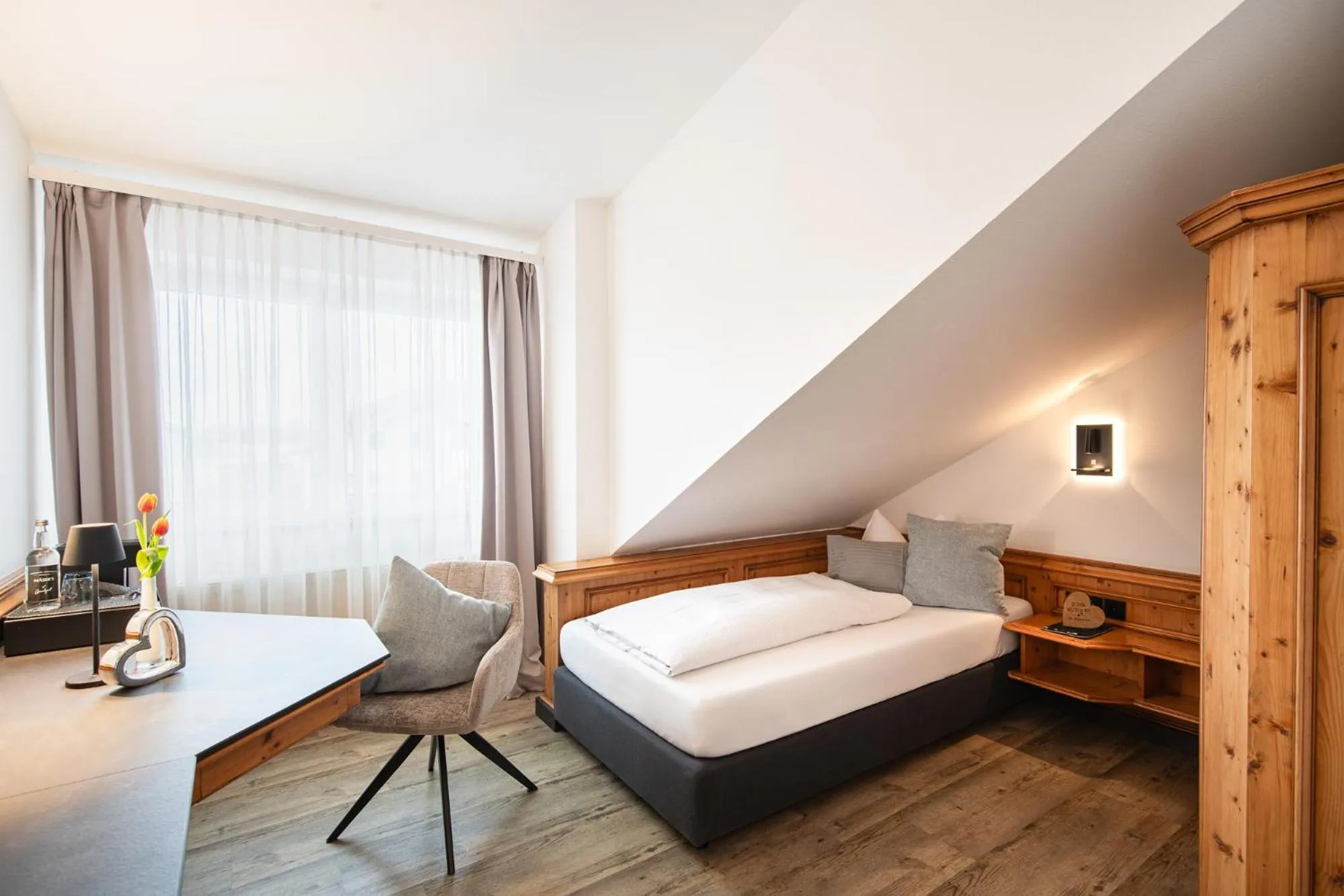 Photo of the whole room, Bed in Mäsers Allgäuherz