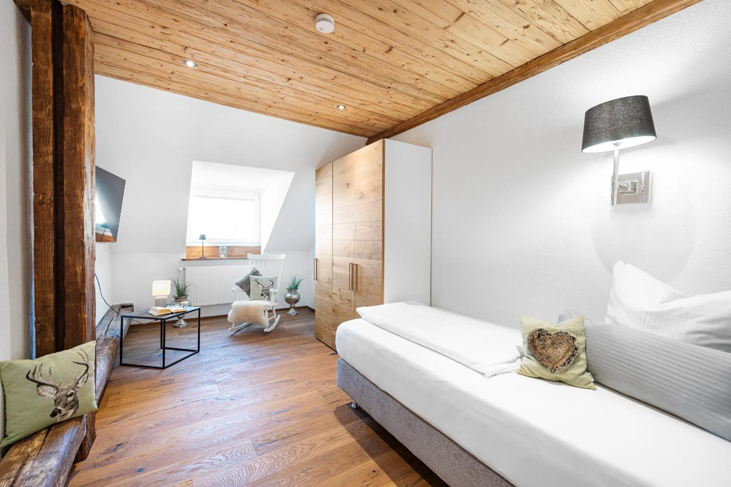 Bedroom, Bed in Mäsers Allgäuherz