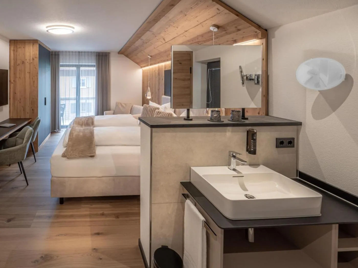 Photo of the whole room, Bed in Mäsers Allgäuherz