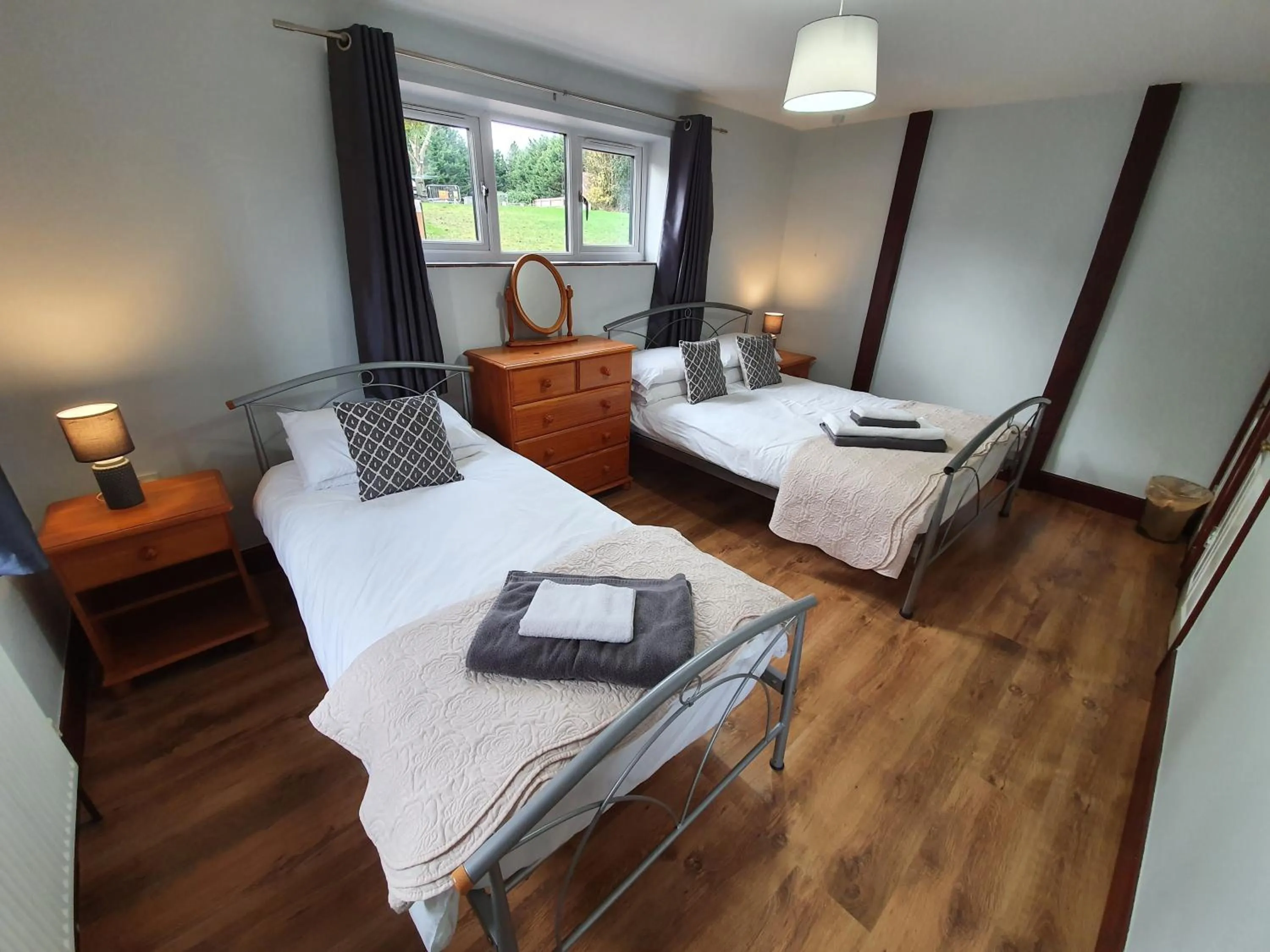 Photo of the whole room, Bed in Low Farm Cottages