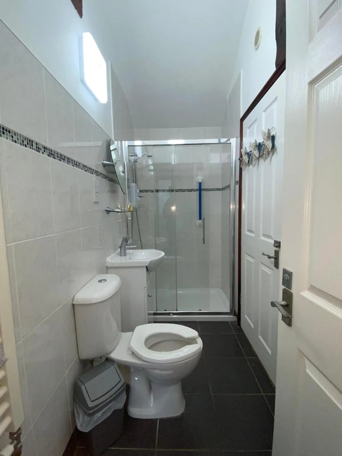 Shower in Low Farm Cottages