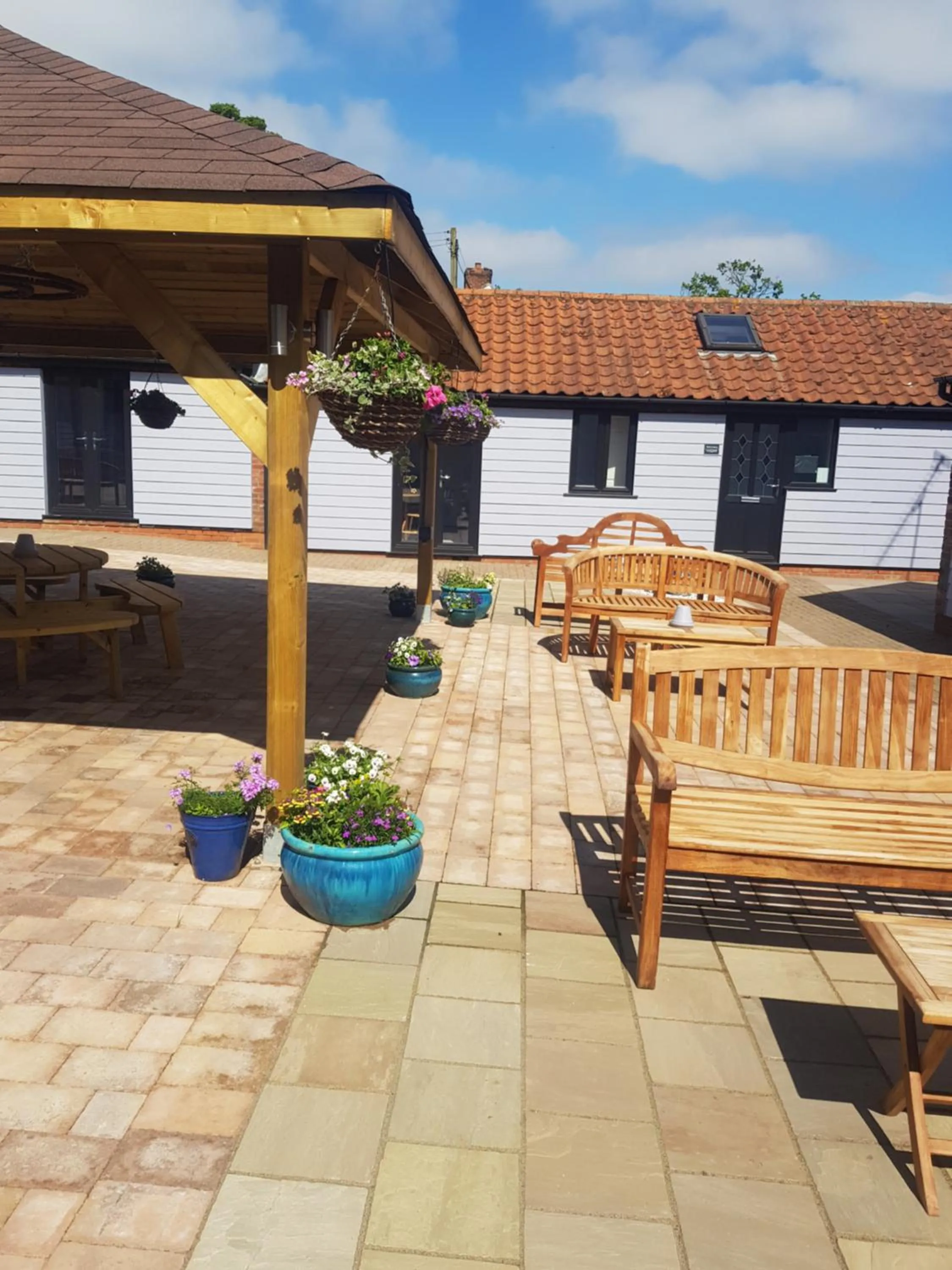 Property building in Low Farm Cottages