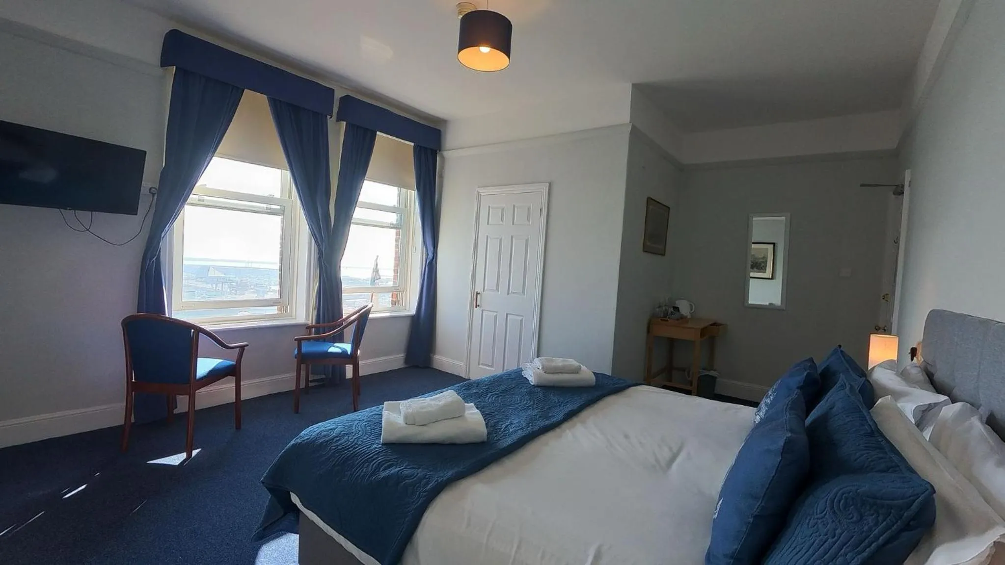 Bedroom, Bed in Royal Temple Yacht Club