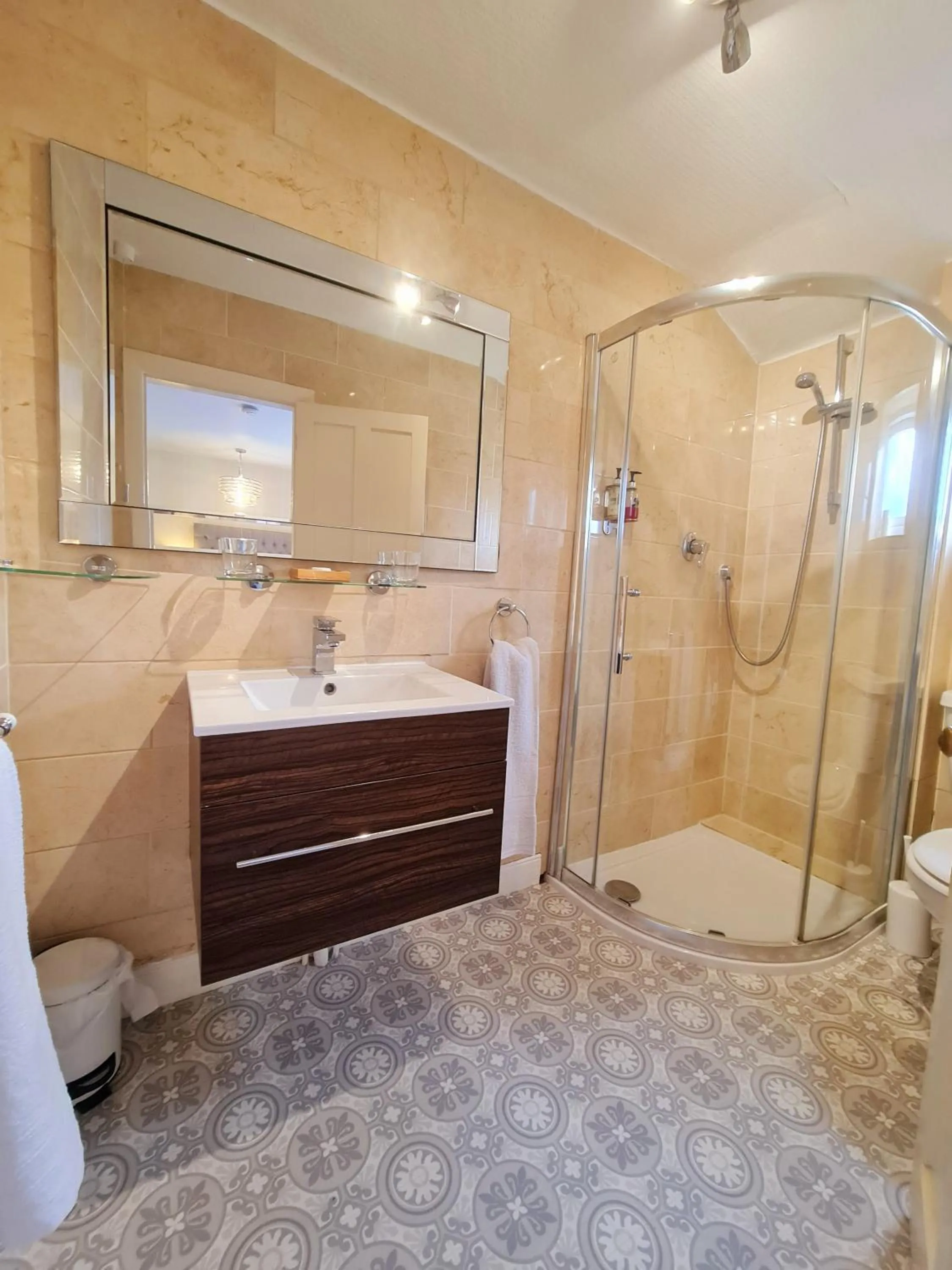 Beaufort Lodge - Town centre - Free parking