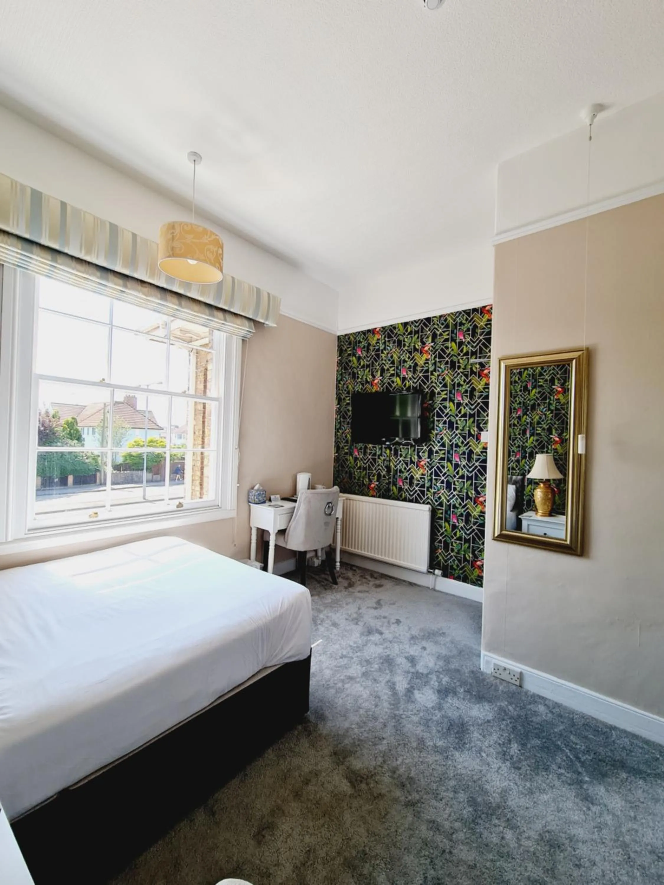 Bed in Beaufort Lodge - Town centre - Free parking