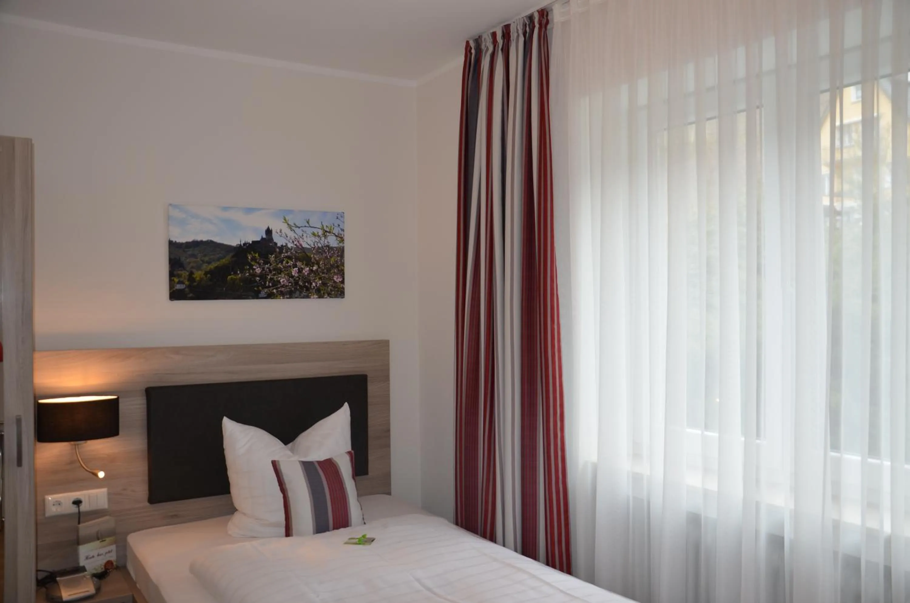 Photo of the whole room, Bed in Flair Hotel am Rosenhügel - Garni