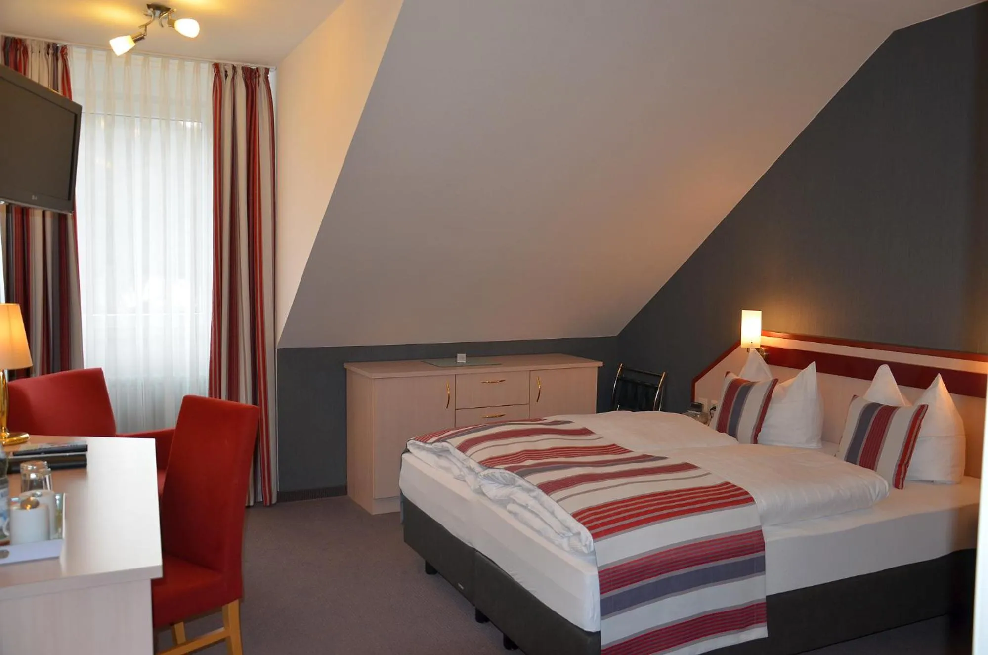 Photo of the whole room, Bed in Flair Hotel am Rosenhügel - Garni