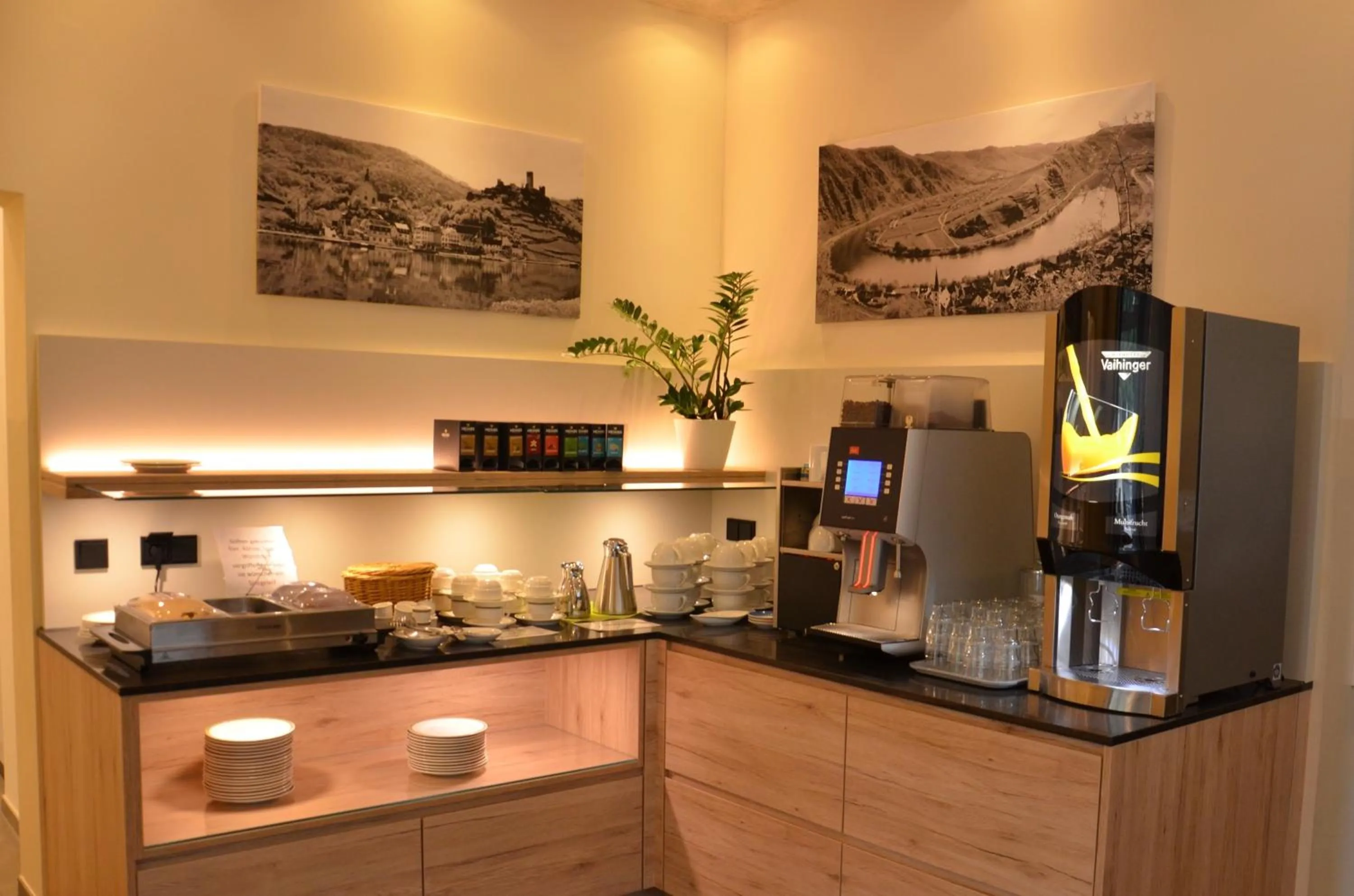 Breakfast in Flair Hotel am Rosenhügel - Garni