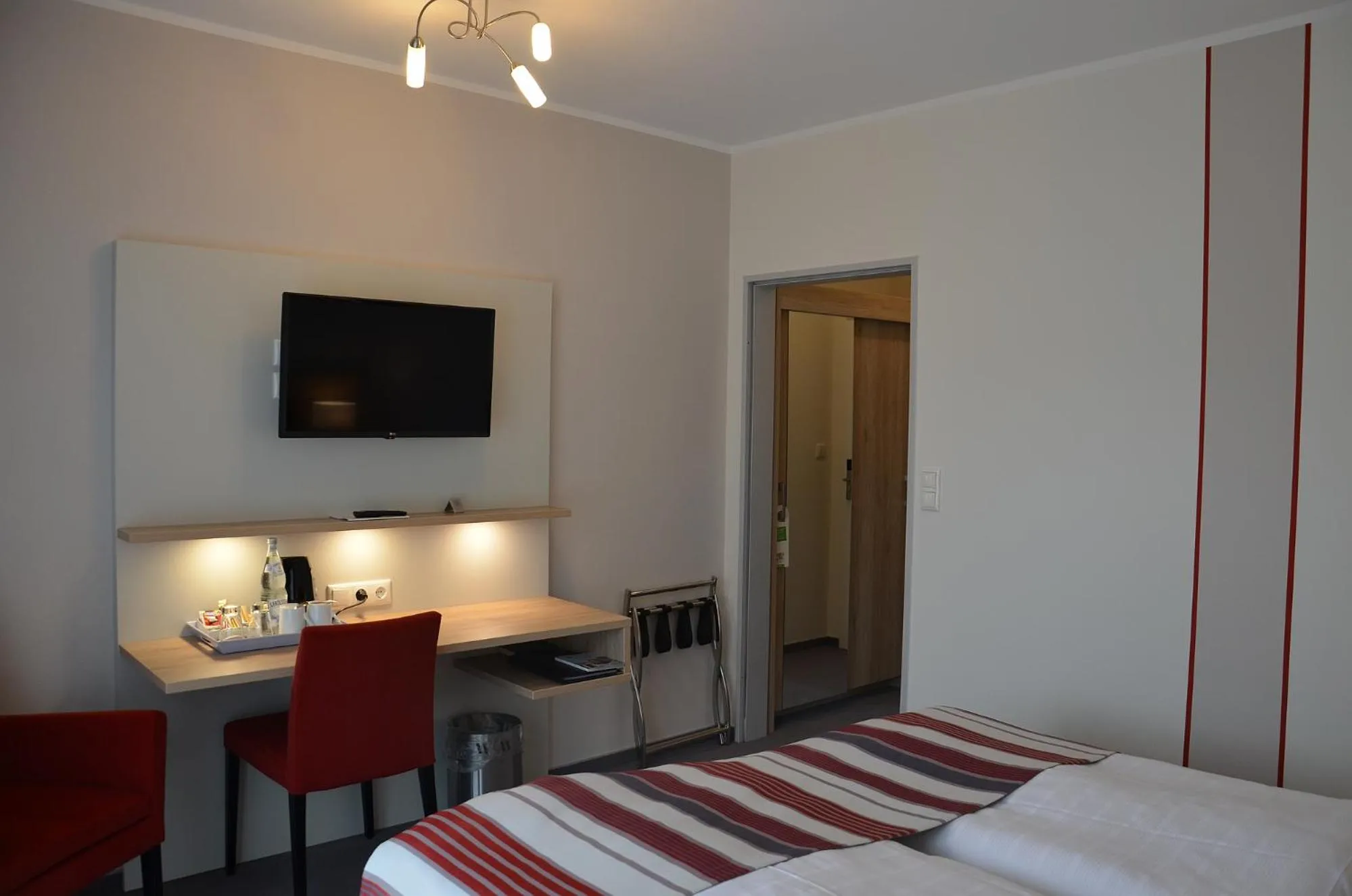 TV and multimedia, Bed in Flair Hotel am Rosenhügel - Garni