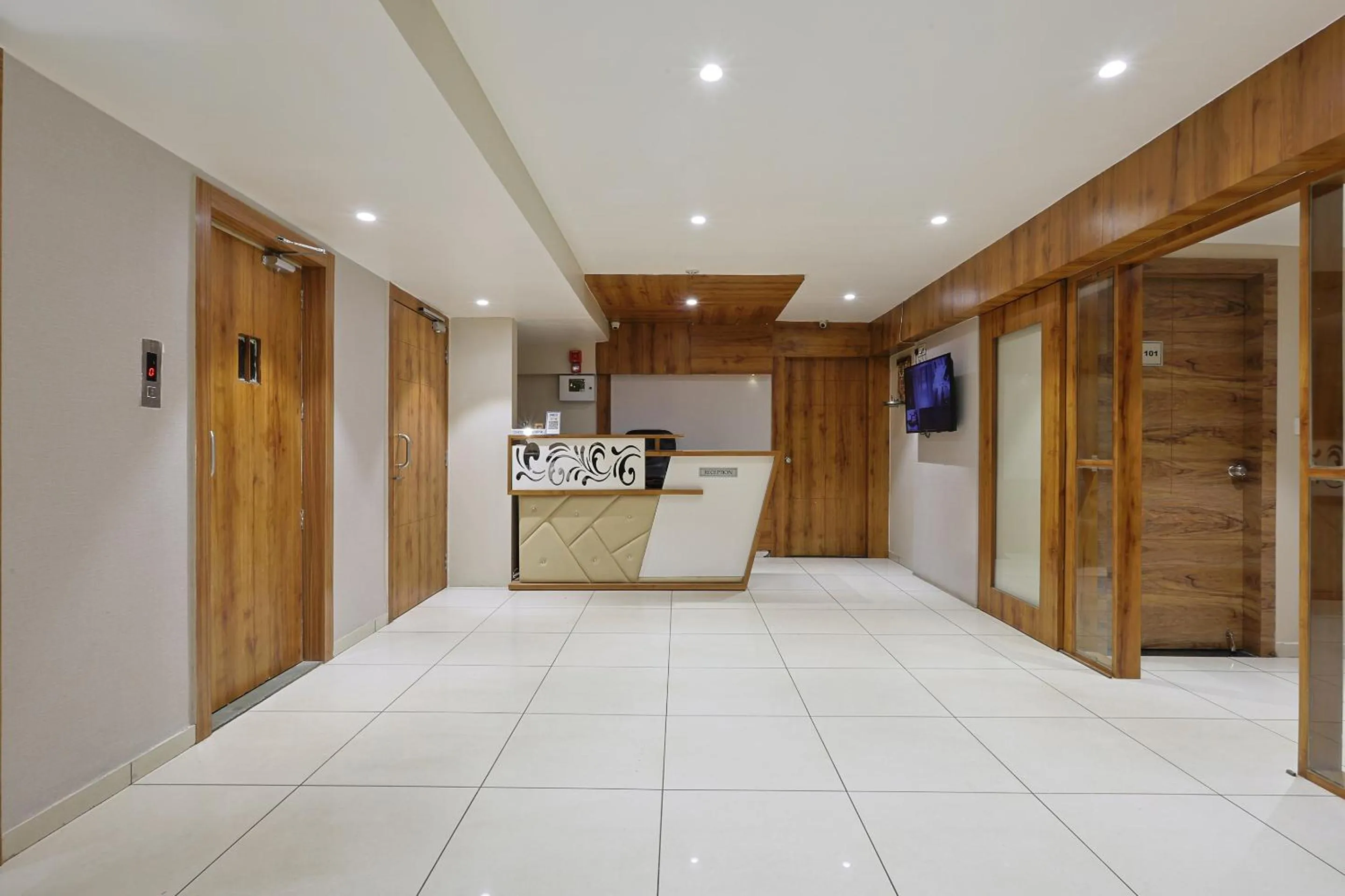 Lobby or reception in HOTEL SHALIGRAM