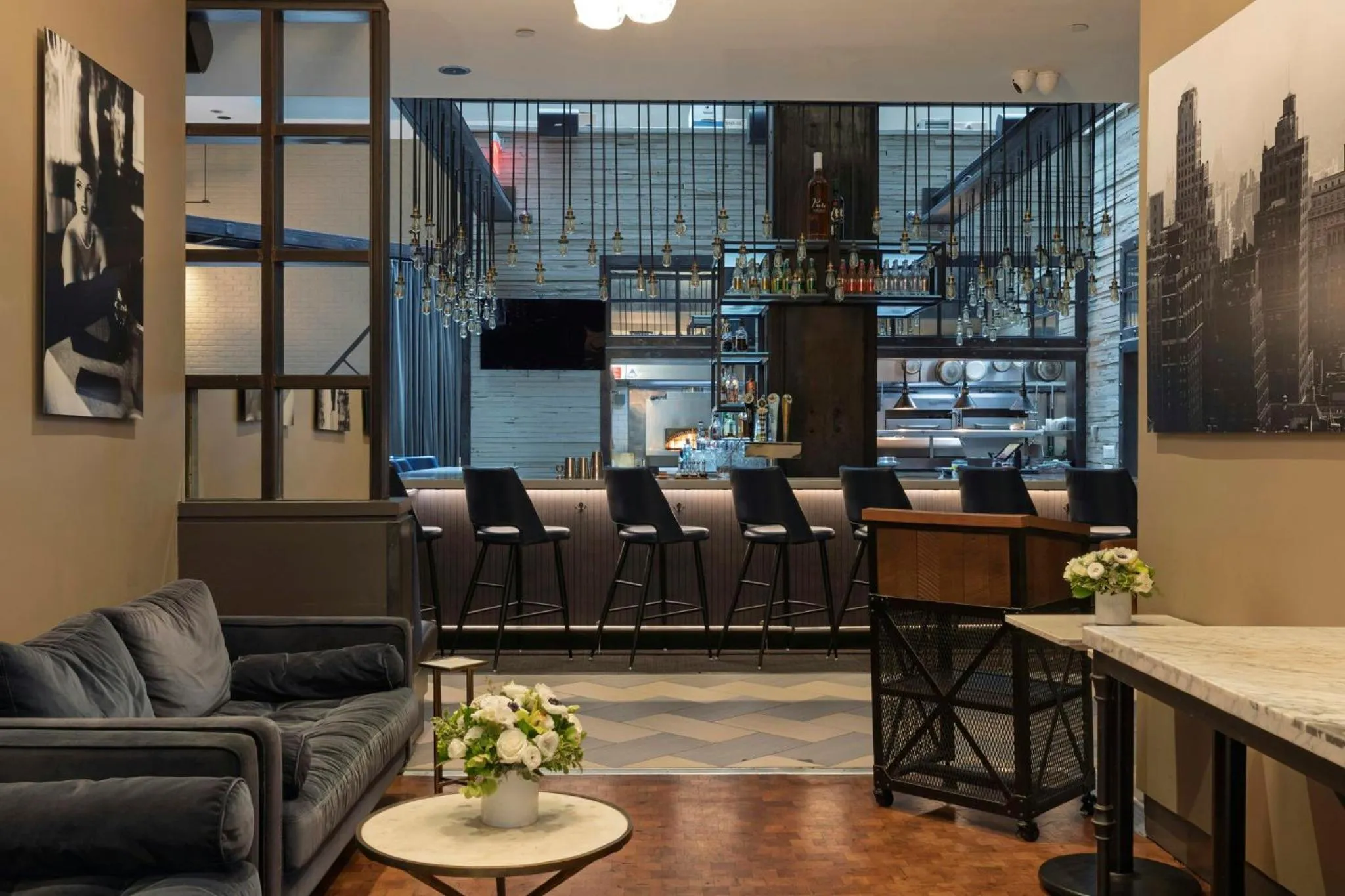 Restaurant/places to eat in Archer Hotel New York
