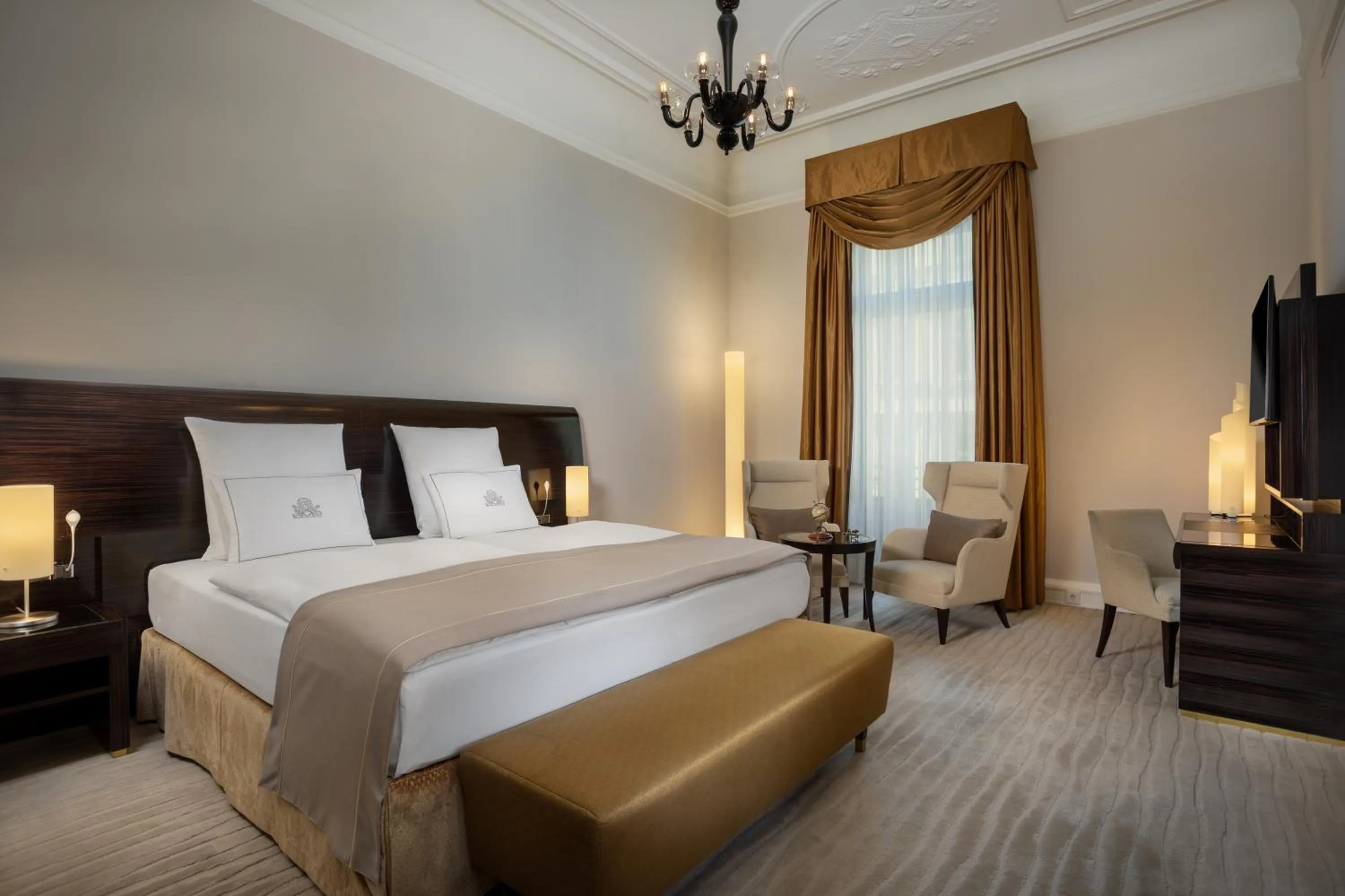 Bed in Hotel Atlantic Hamburg, Autograph Collection