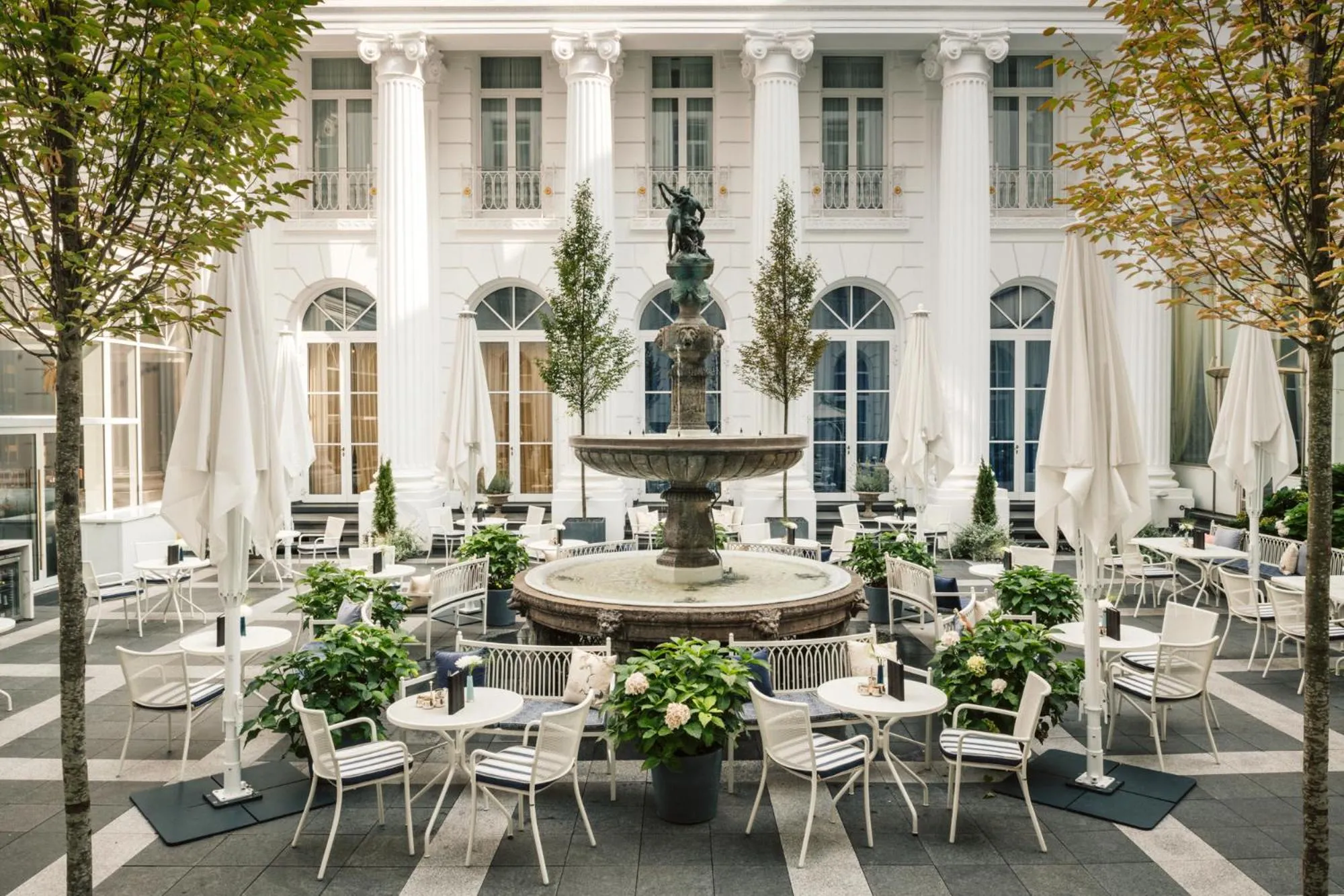 Patio in Hotel Atlantic Hamburg, Autograph Collection