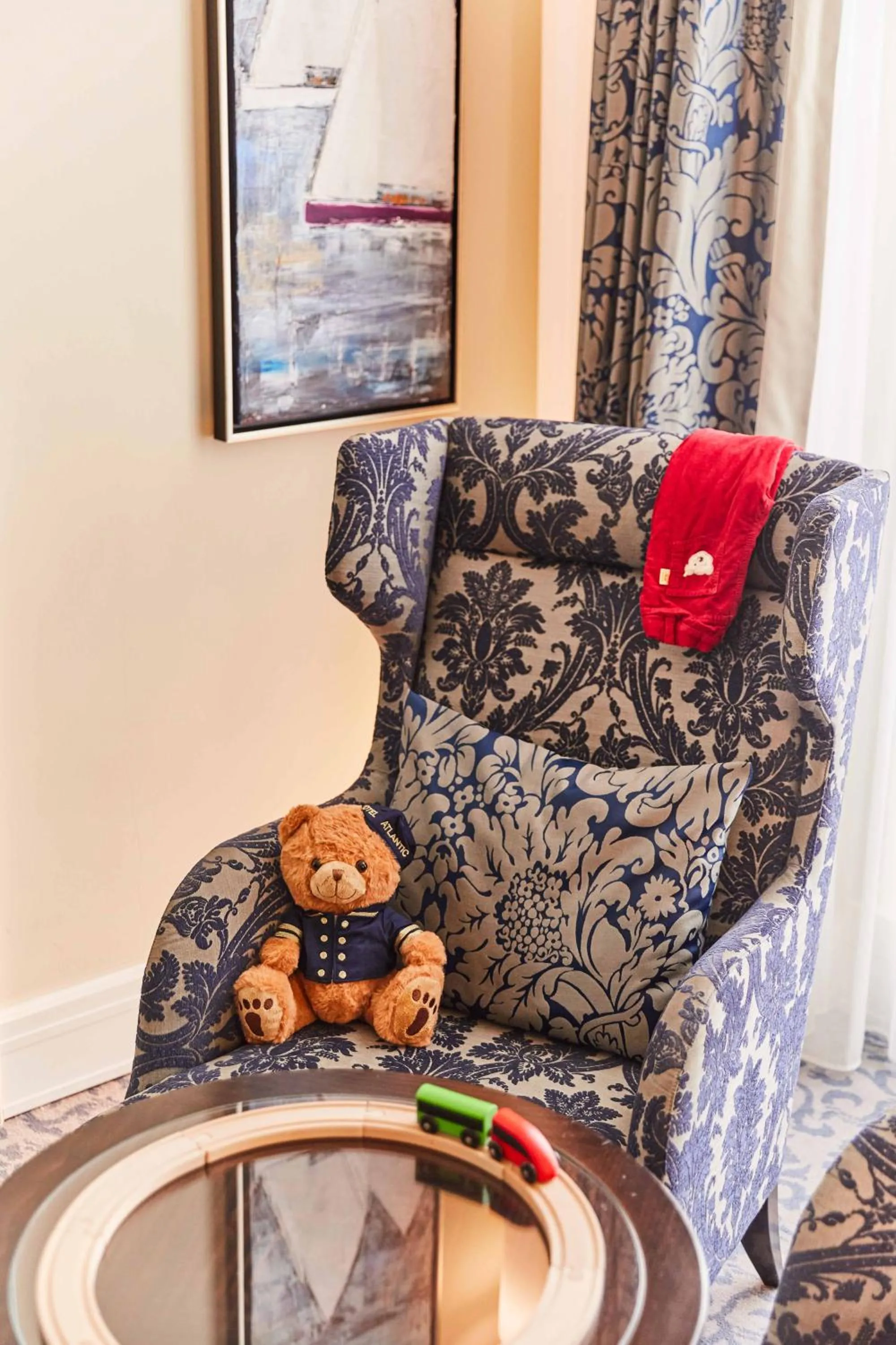 Seating area in Hotel Atlantic Hamburg, Autograph Collection