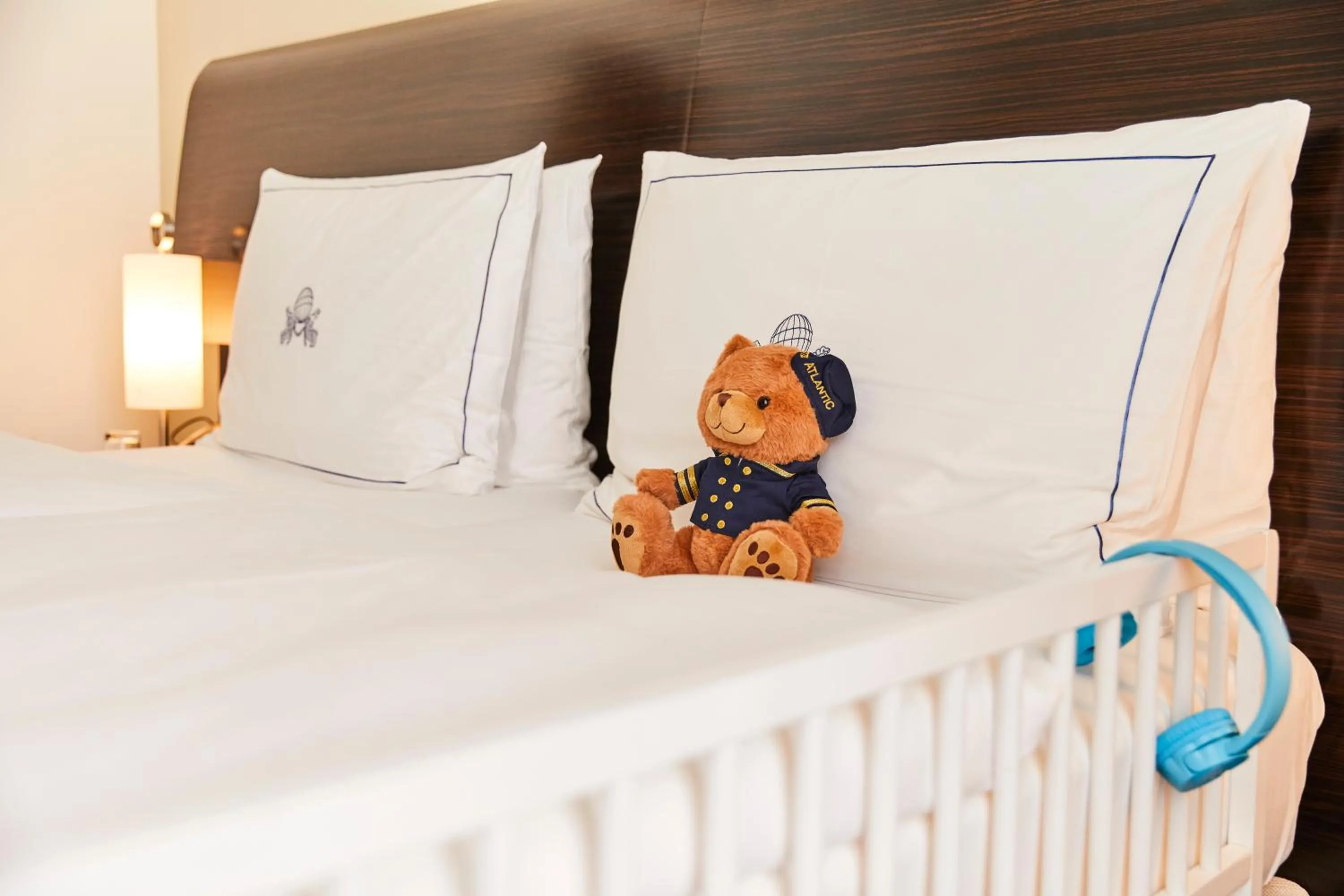 Bedroom, Bed in Hotel Atlantic Hamburg, Autograph Collection