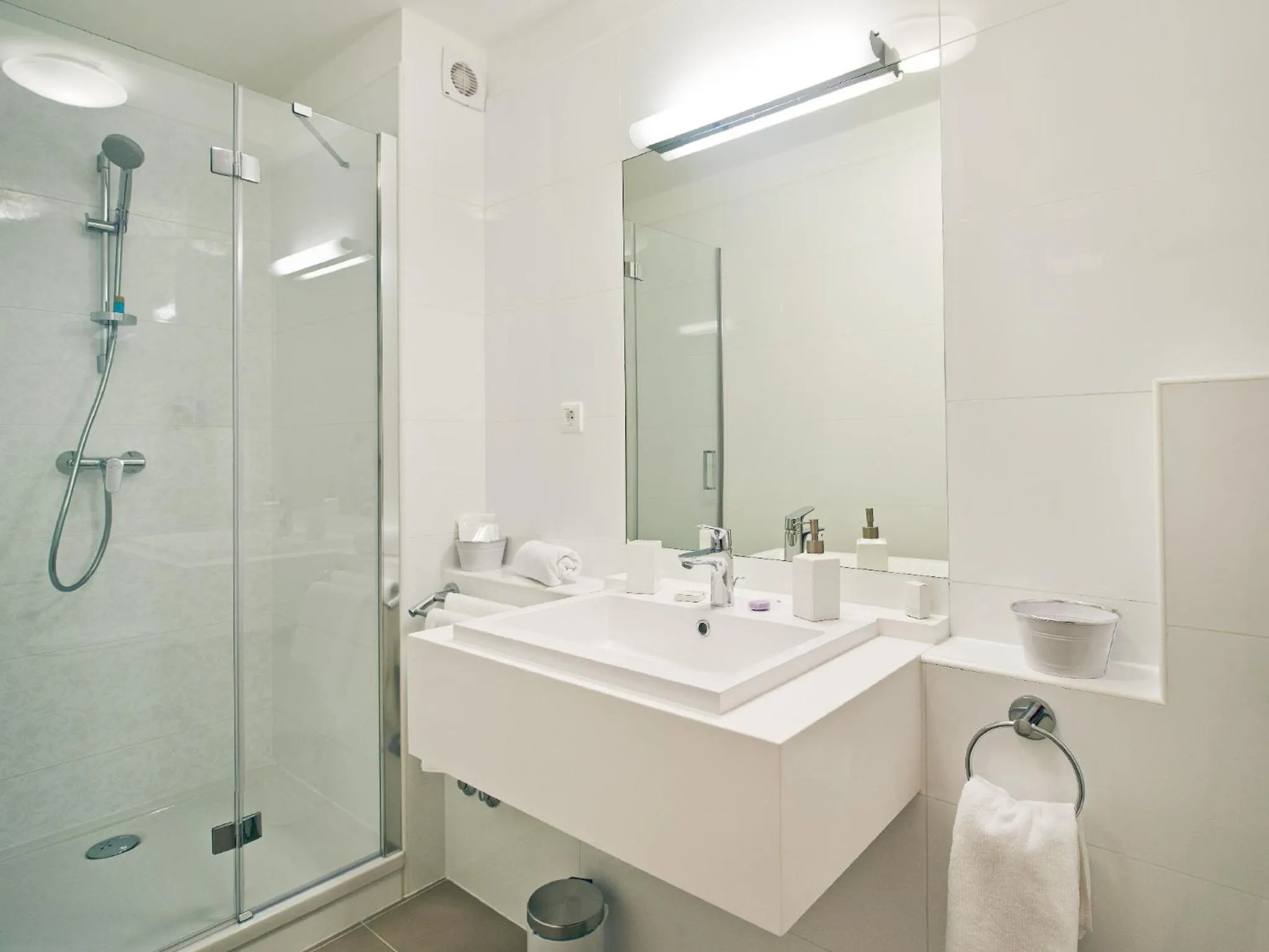 Shower in Design Studios SVI-MI