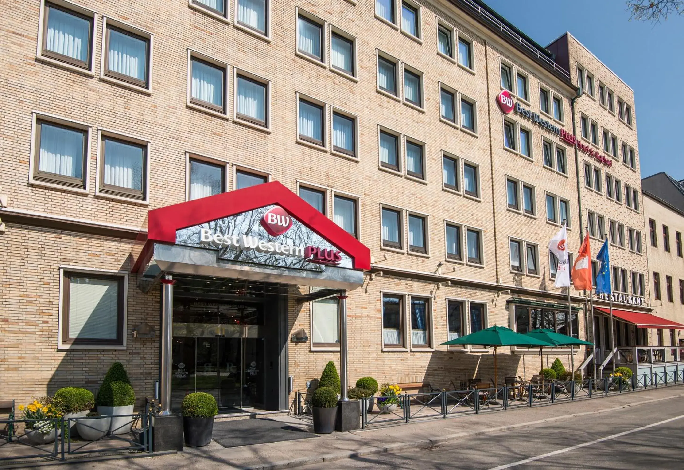 Property building in Best Western Plus Hotel St. Raphael Property building in Best Western Plus Hotel St. Raphael