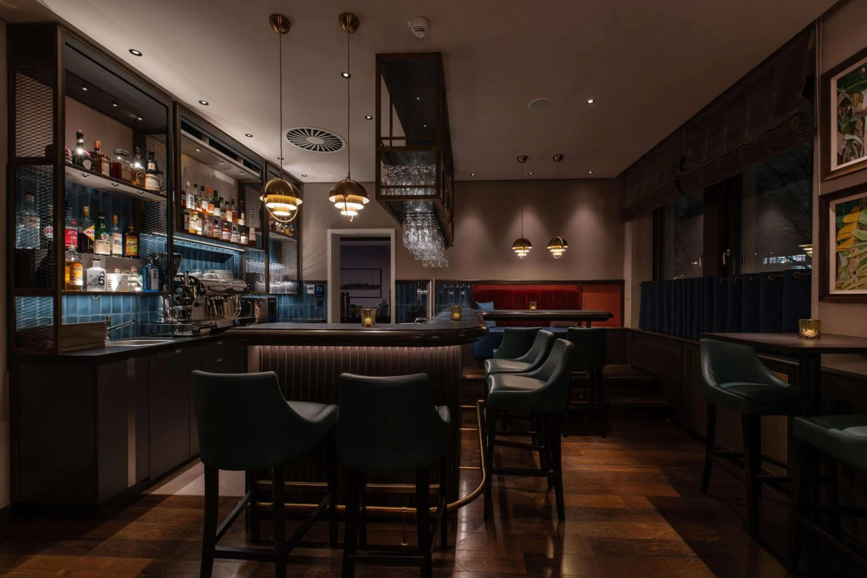 Lounge or bar in Best Western Plus Hotel St. Raphael