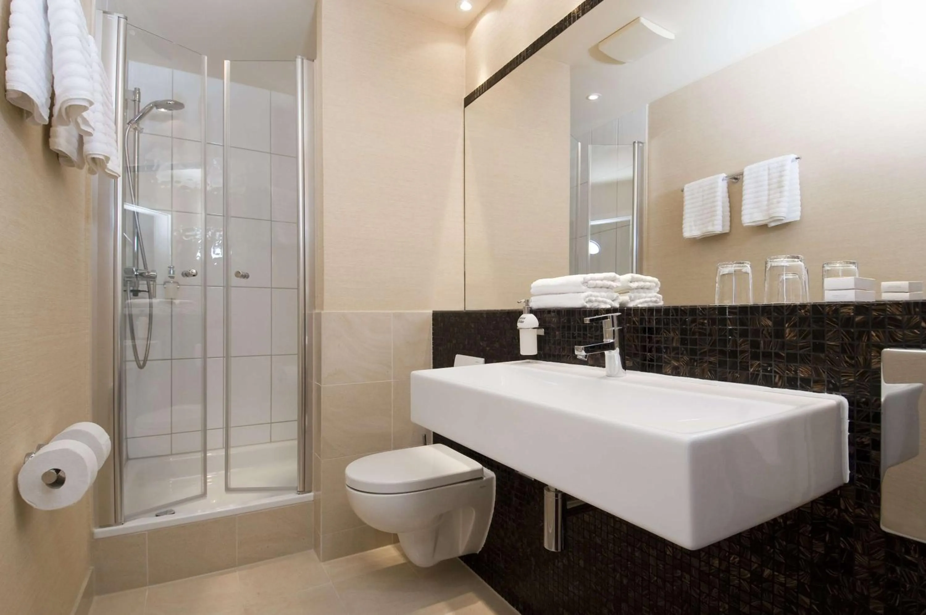 Bathroom in Best Western Plus Hotel St. Raphael