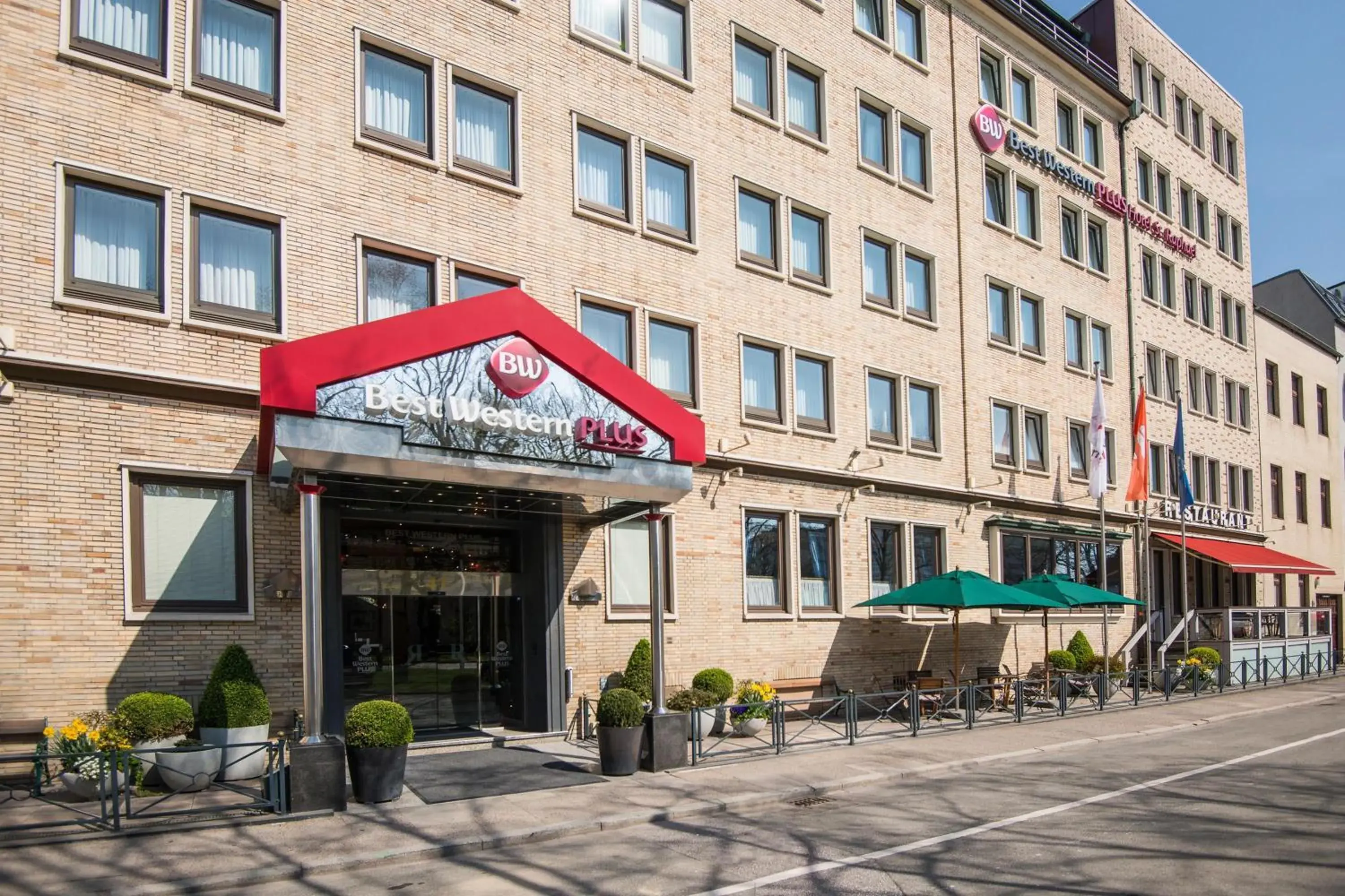 Property building in Best Western Plus Hotel St. Raphael Property building in Best Western Plus Hotel St. Raphael