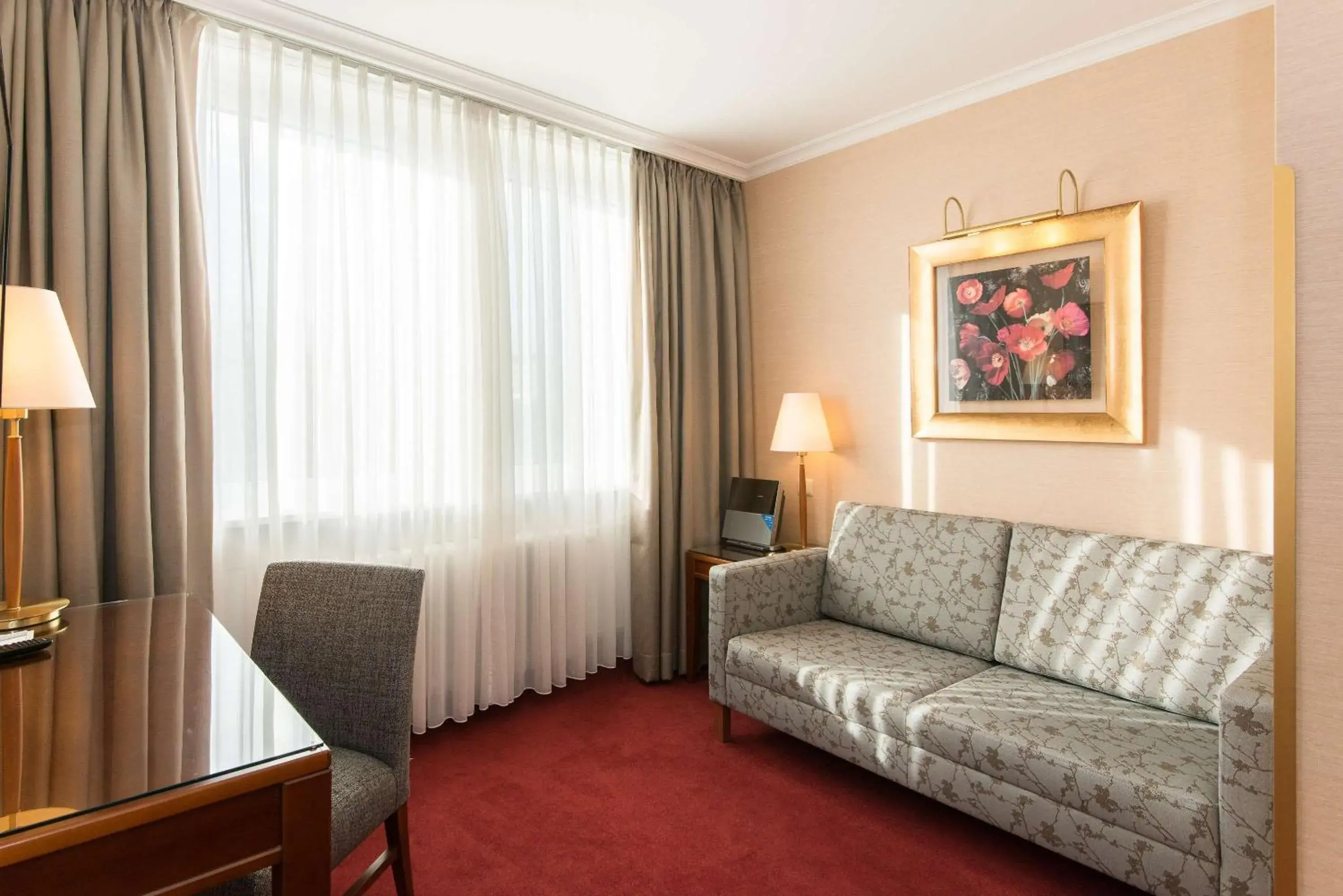 Bedroom in Best Western Plus Hotel St. Raphael Bedroom in Best Western Plus Hotel St. Raphael