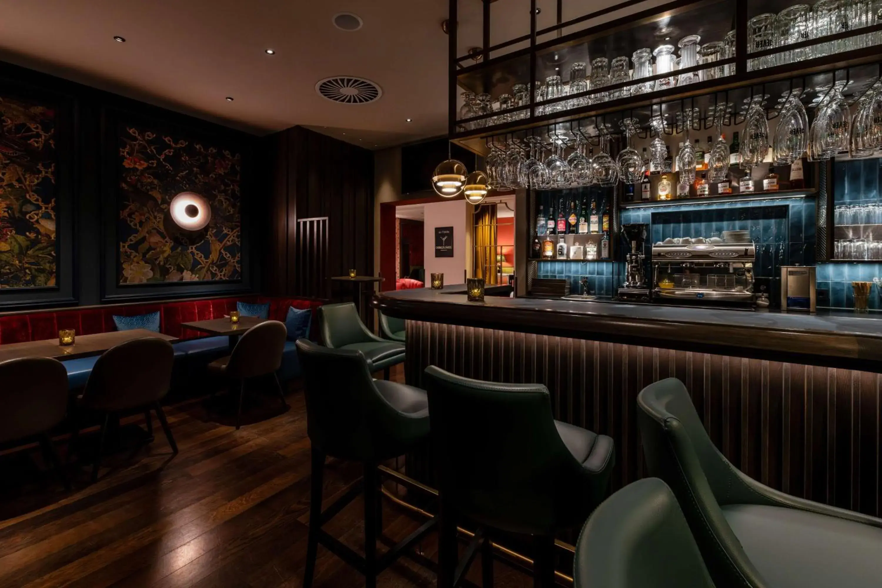 Lounge or bar in Best Western Plus Hotel St. Raphael Lounge or bar in Best Western Plus Hotel St. Raphael