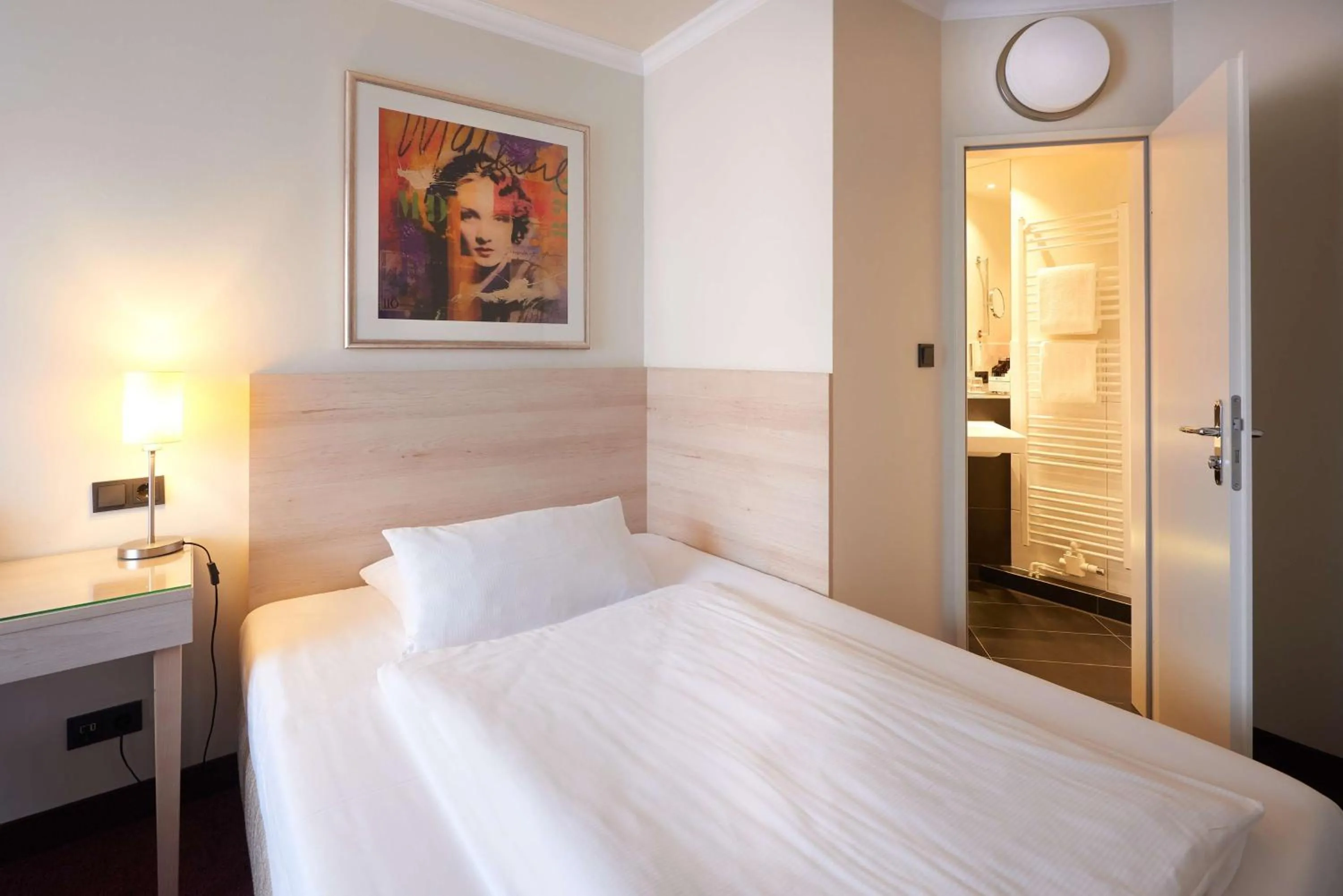 Bedroom, Bed in Best Western Hotel Hamburg International