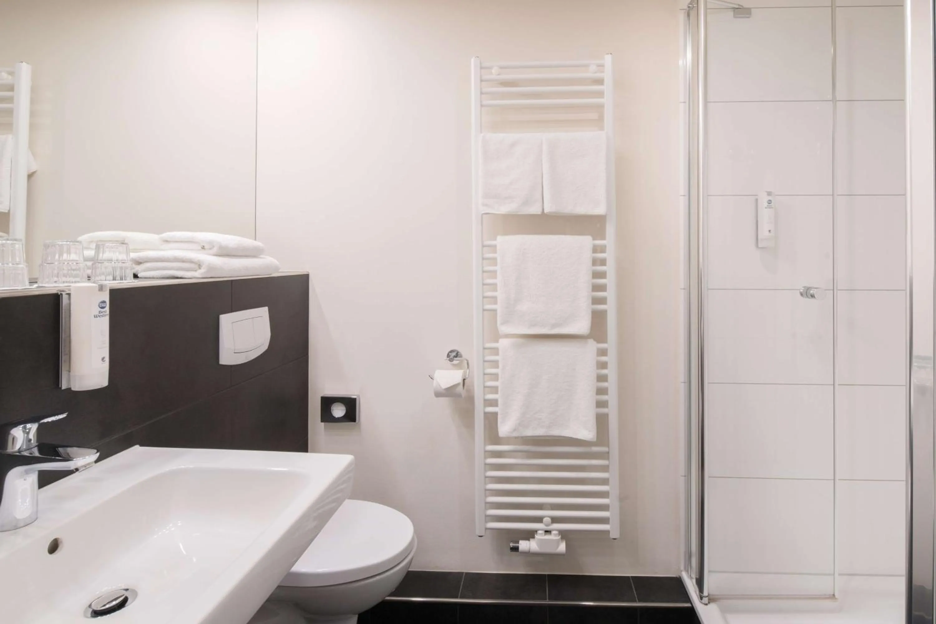 Bathroom in Best Western Hotel Hamburg International