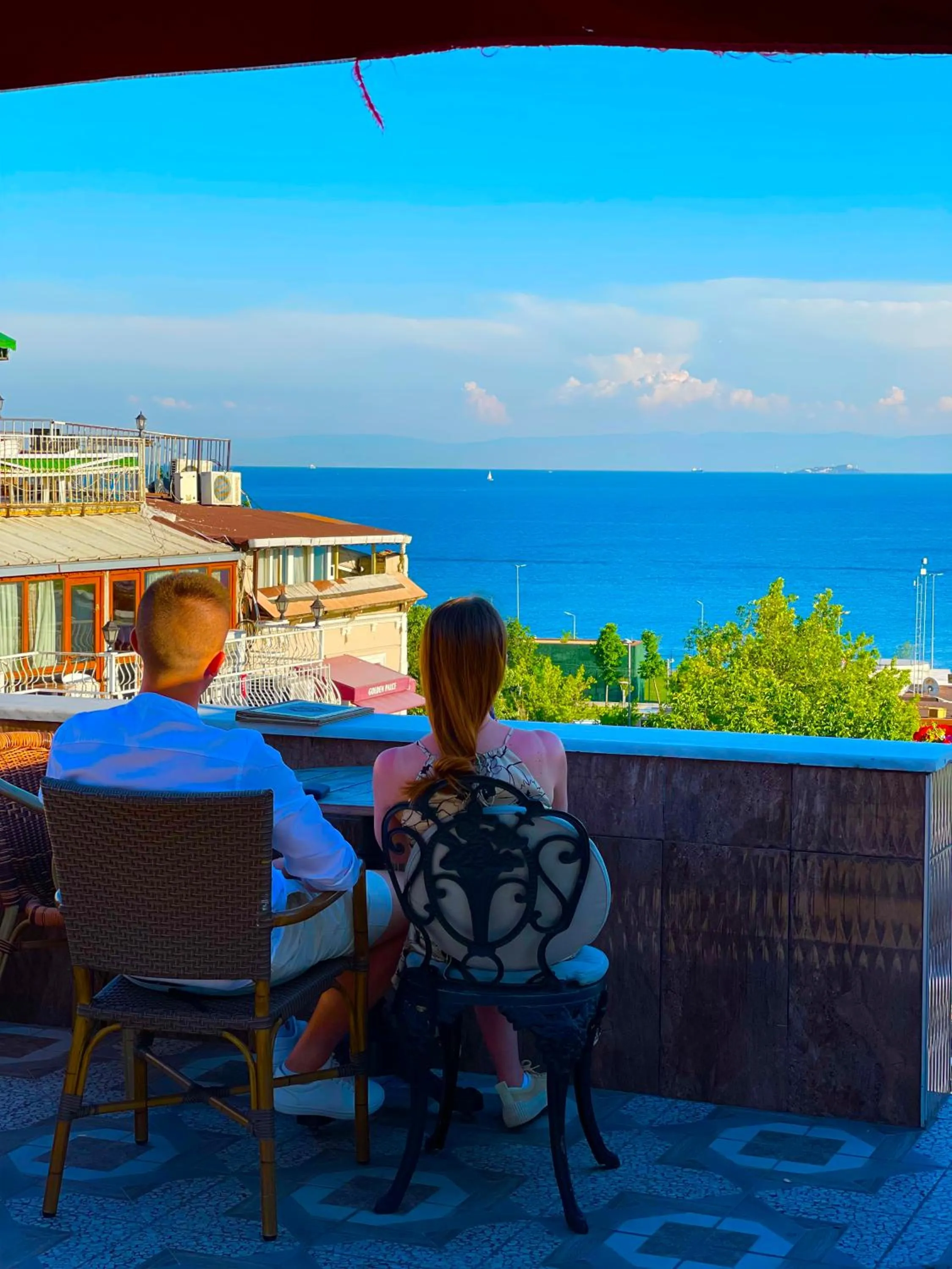 Day in Rose Bouquets Hotel