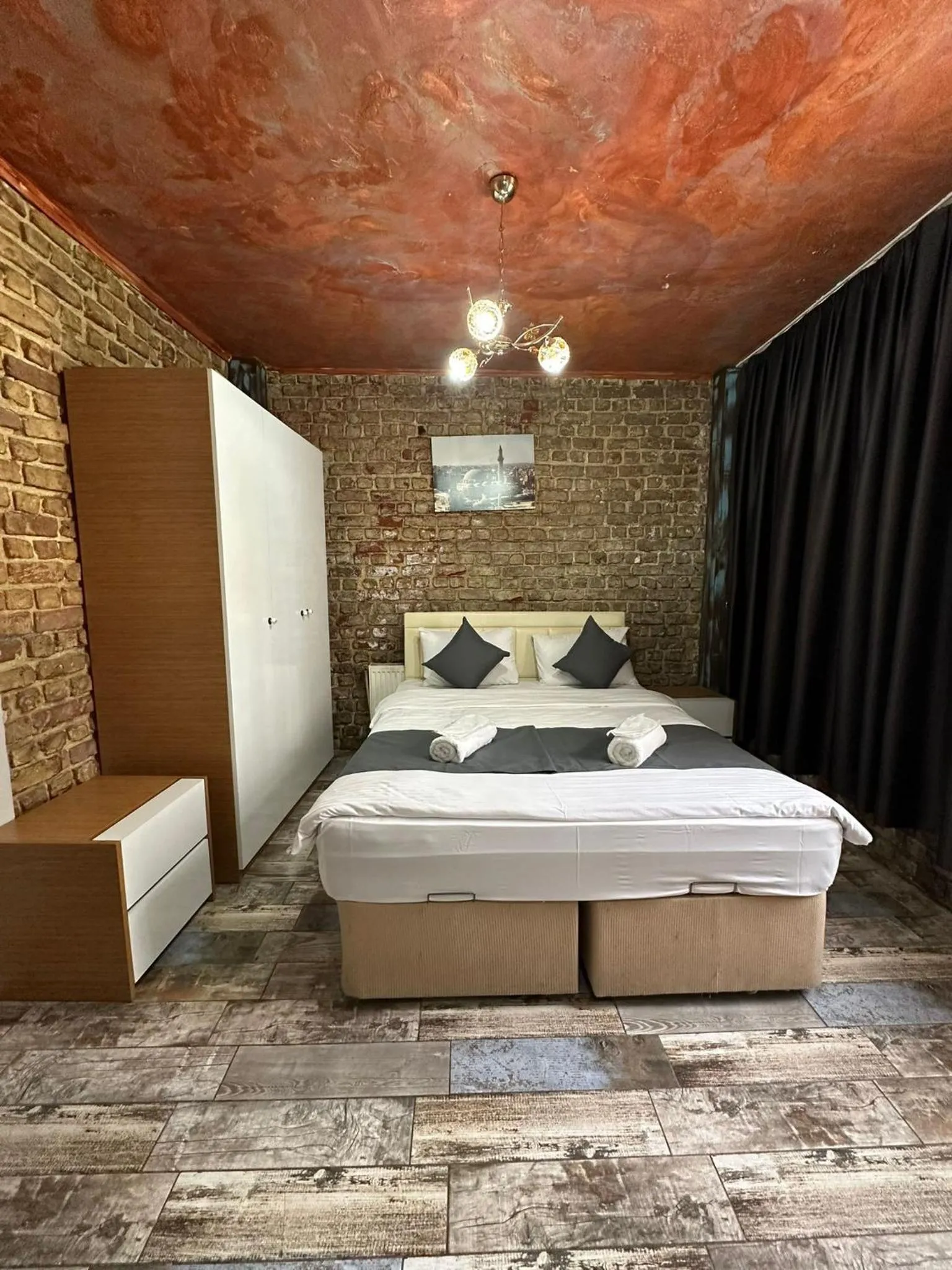 Bed in Rose Bouquets Hotel