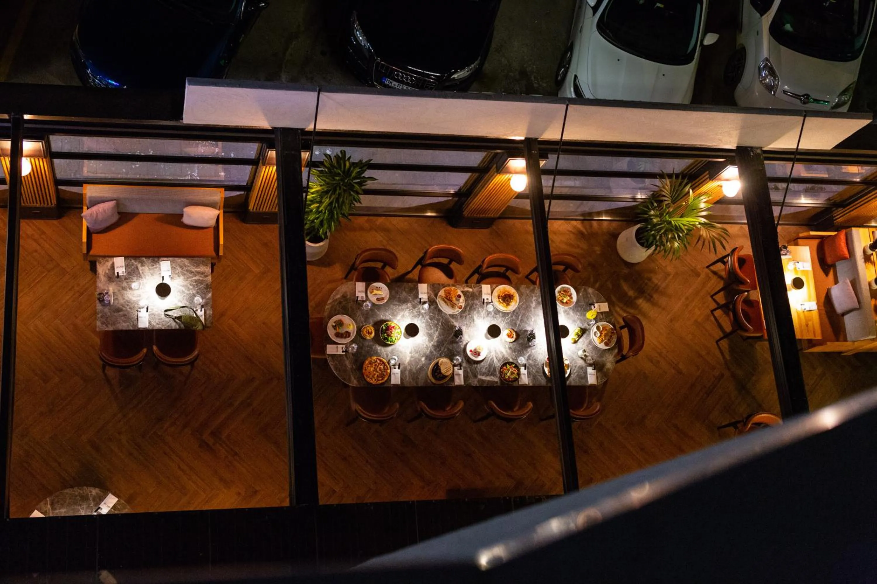 Restaurant/places to eat in Alan Suites