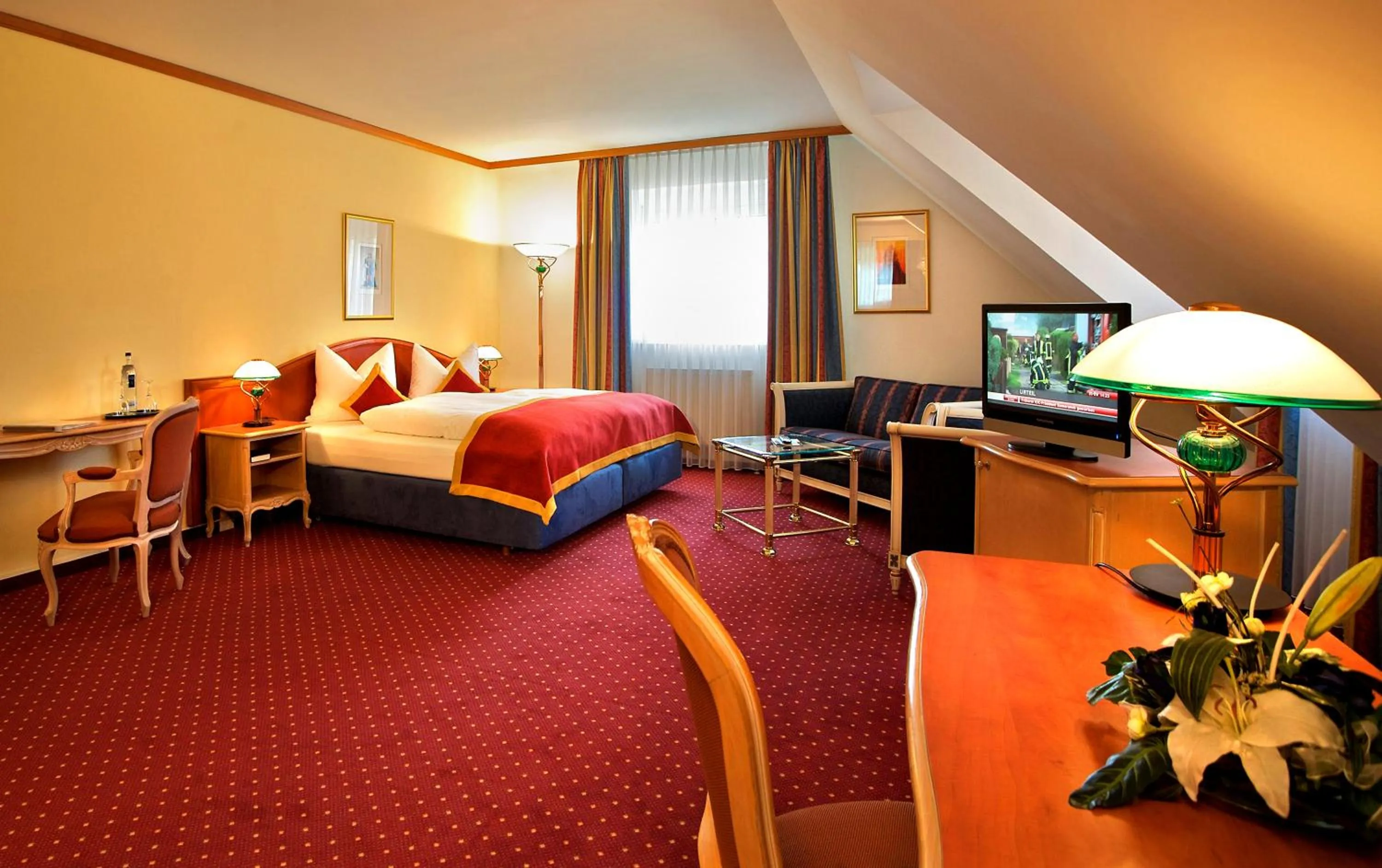 Photo of the whole room, Bed in Luitpoldpark-Hotel