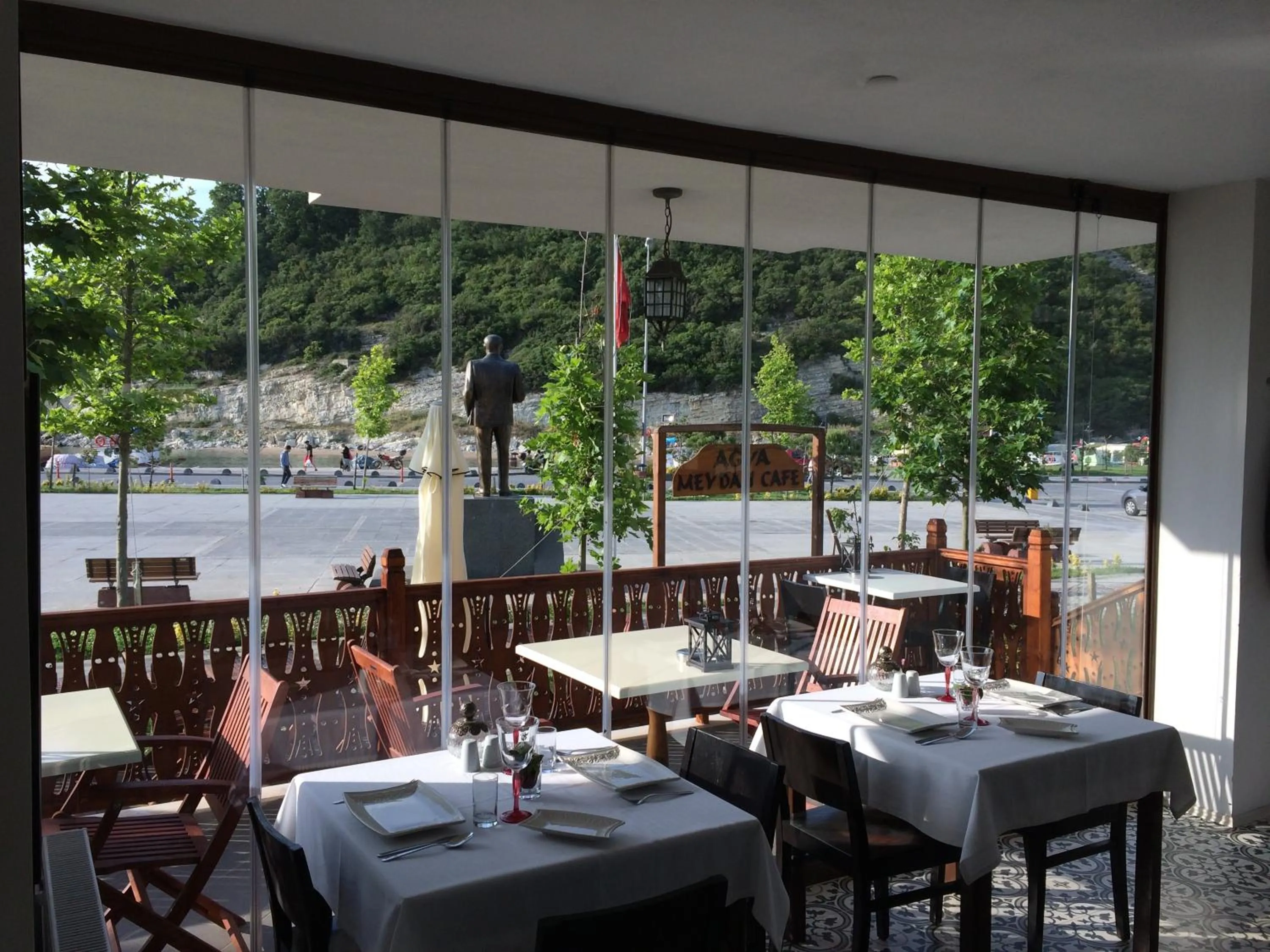 Restaurant/places to eat in Agva Piazza Hotel