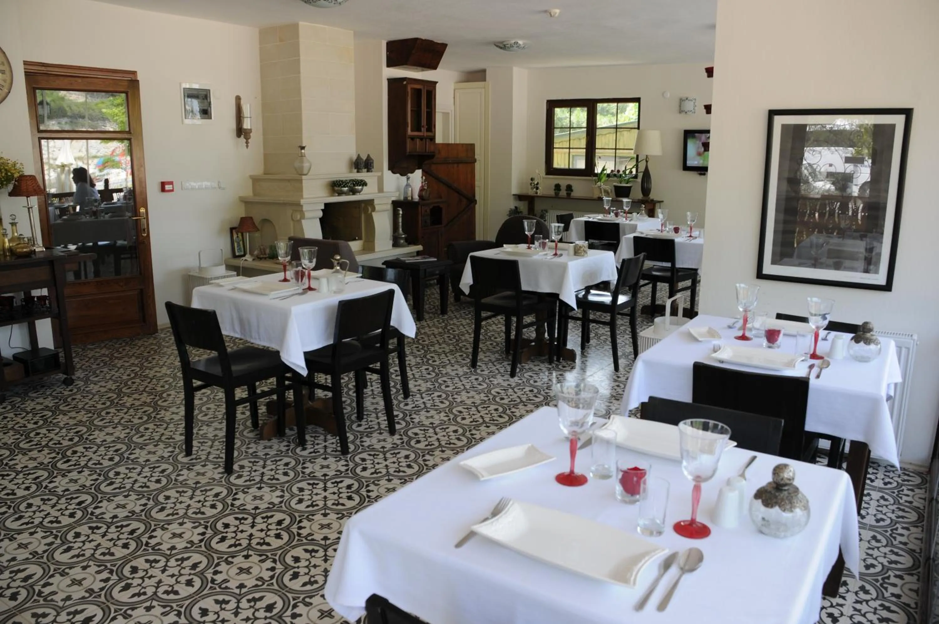 Restaurant/places to eat in Agva Piazza Hotel