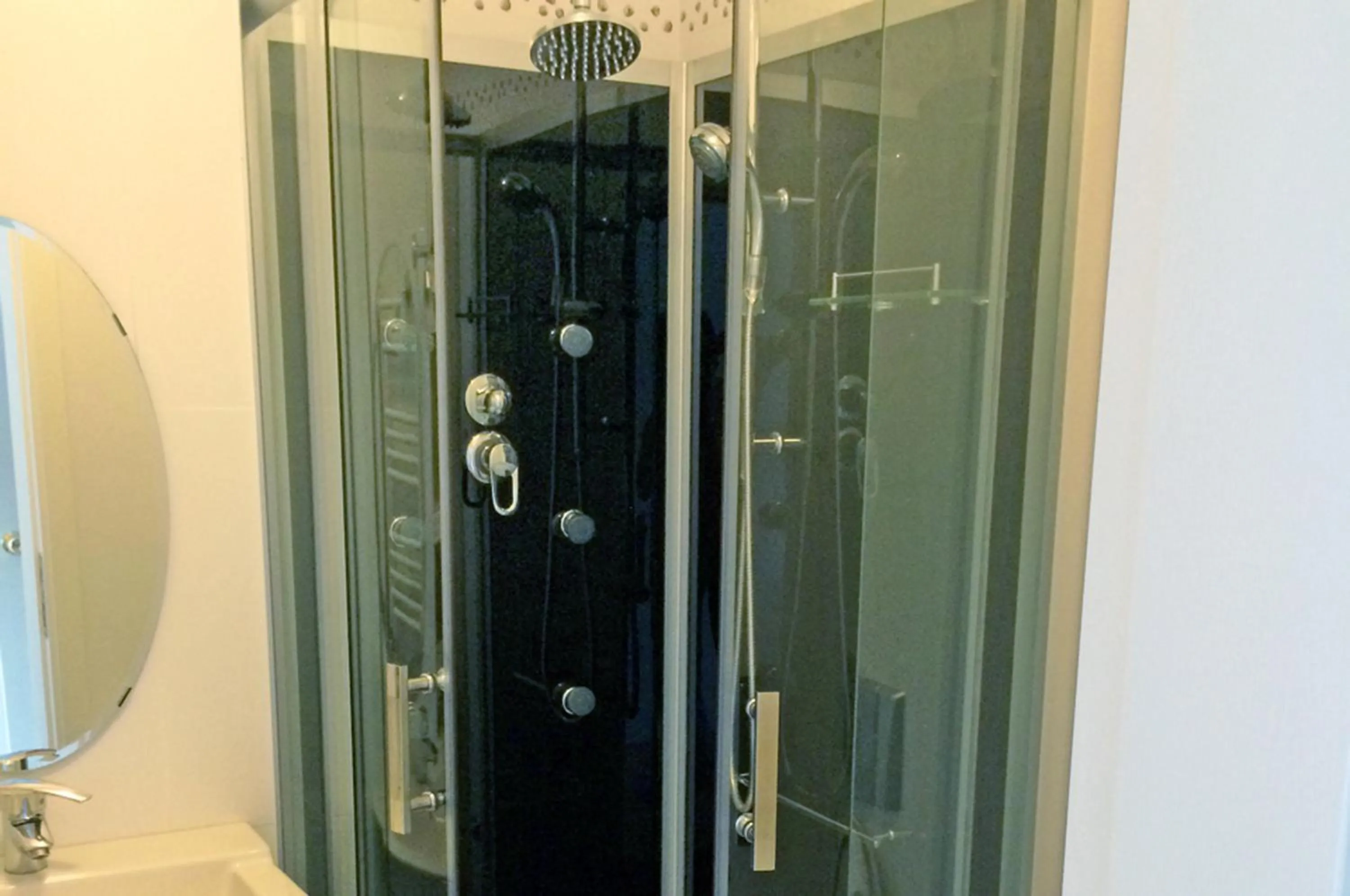 Shower in Agva Piazza Hotel