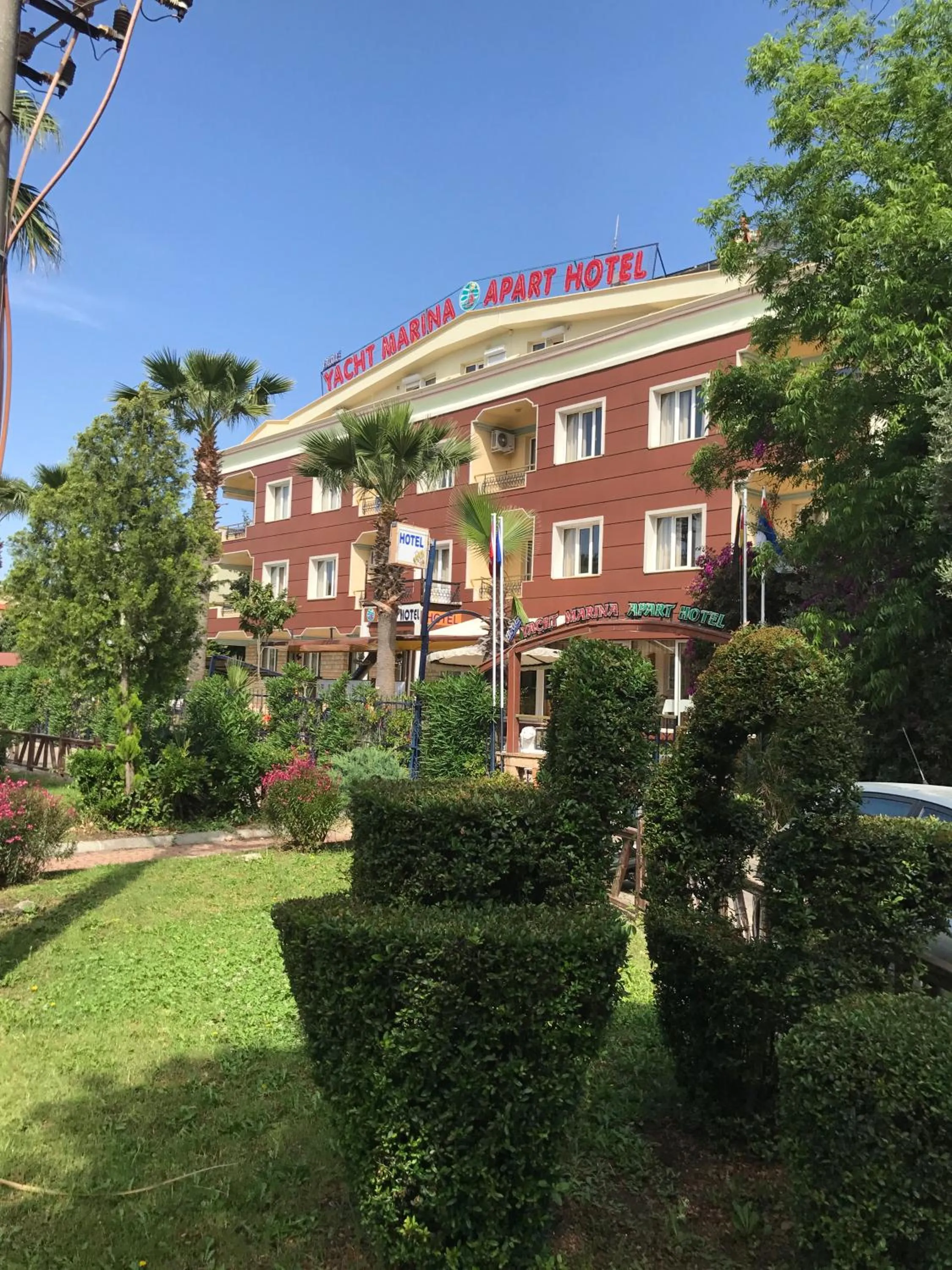 Facade/entrance in Blue Yacht Marina Apart Hotel