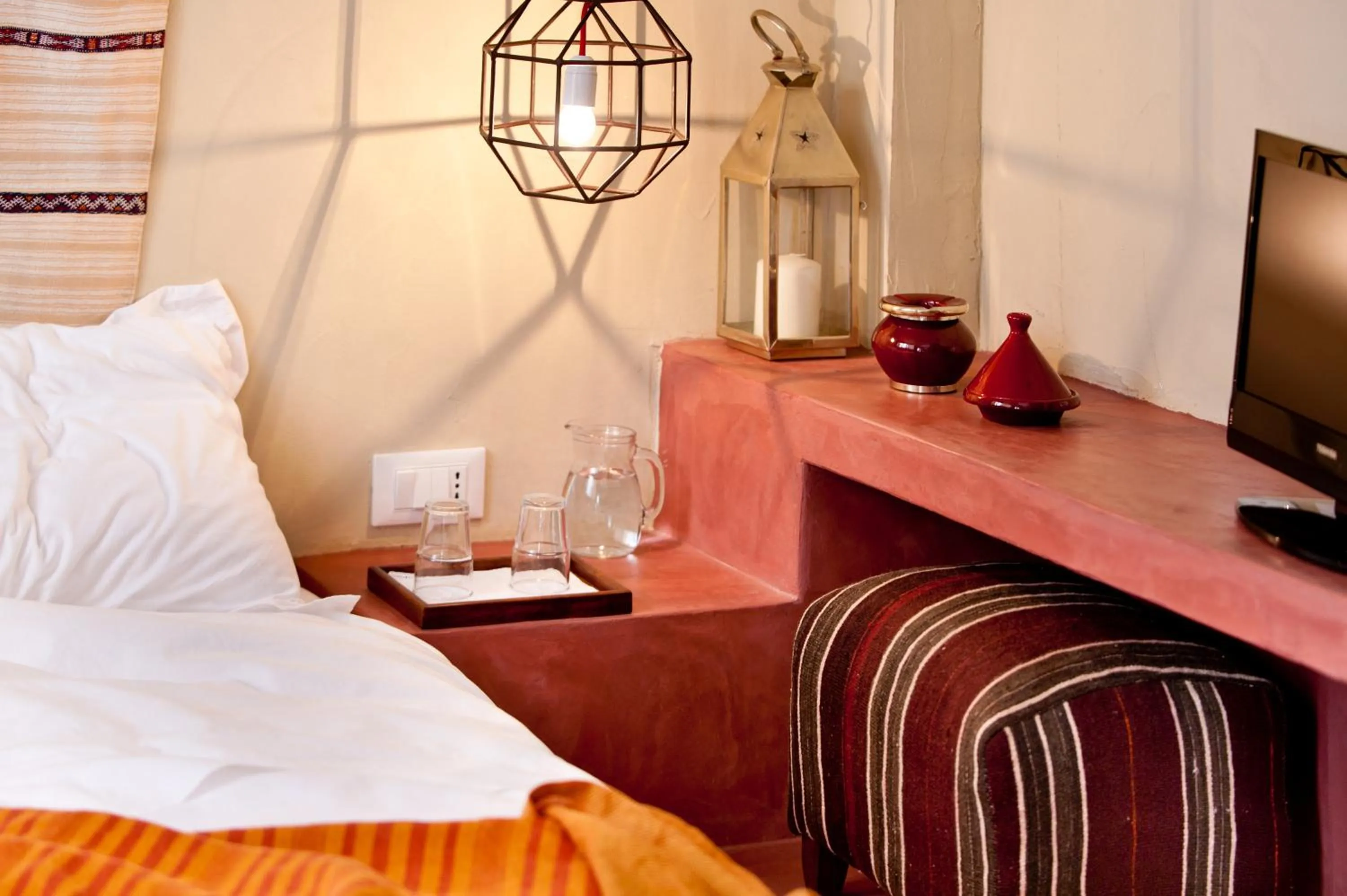 Decorative detail, Bed in La Casa Dell'Arancio