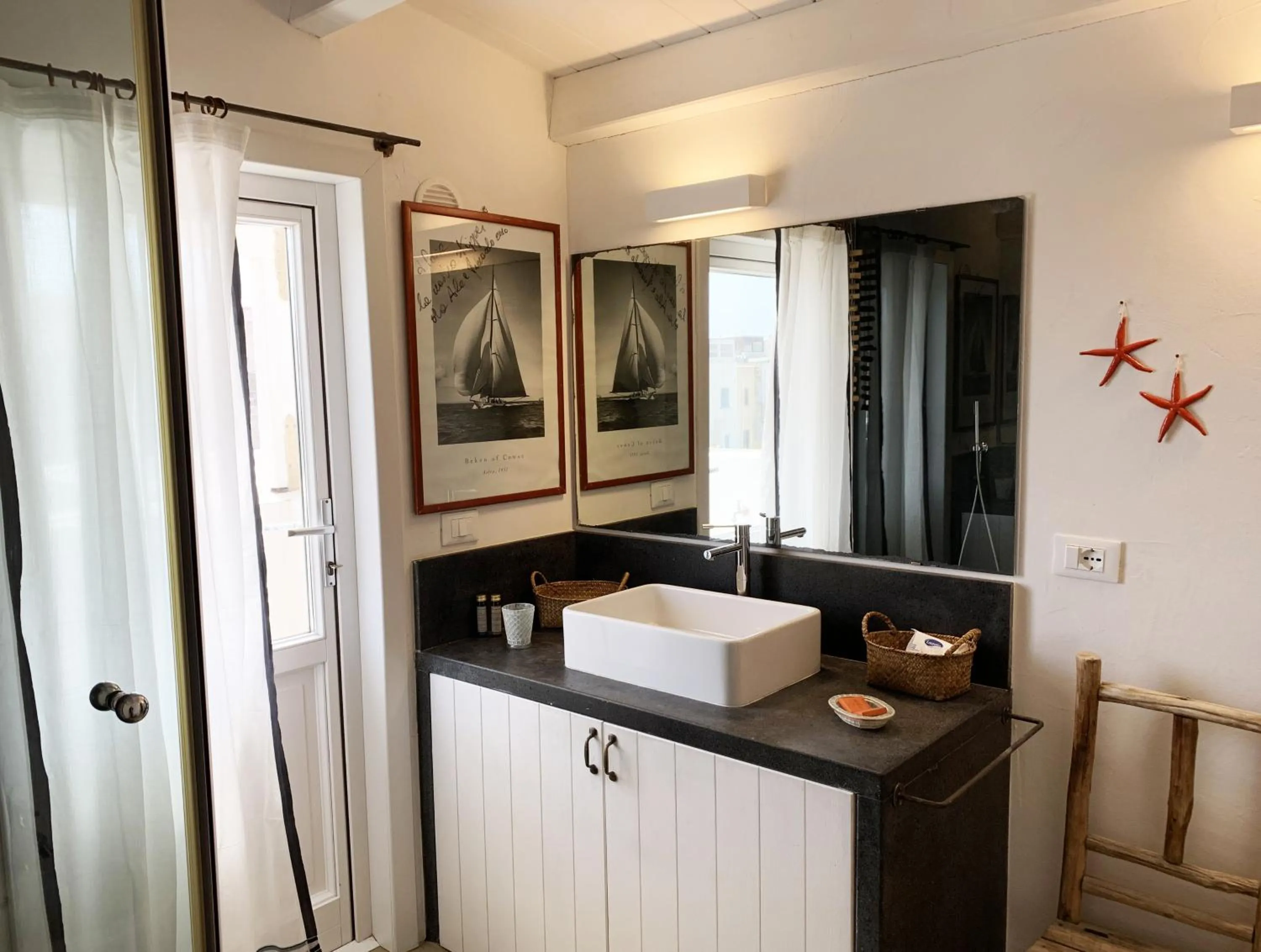 Shower in La Casa Dell'Arancio