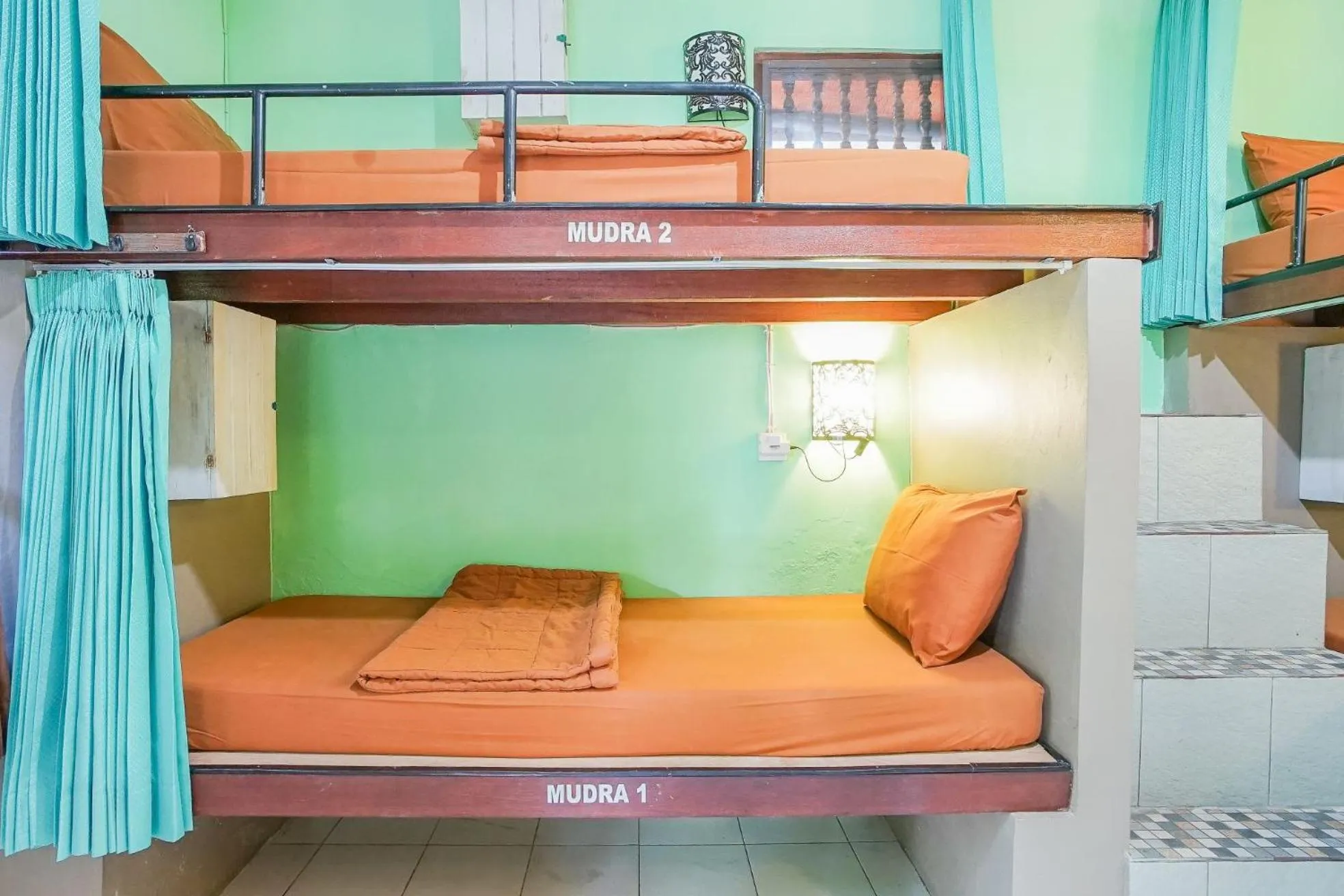 bunk bed in Padi-Padi Hostel & Bar