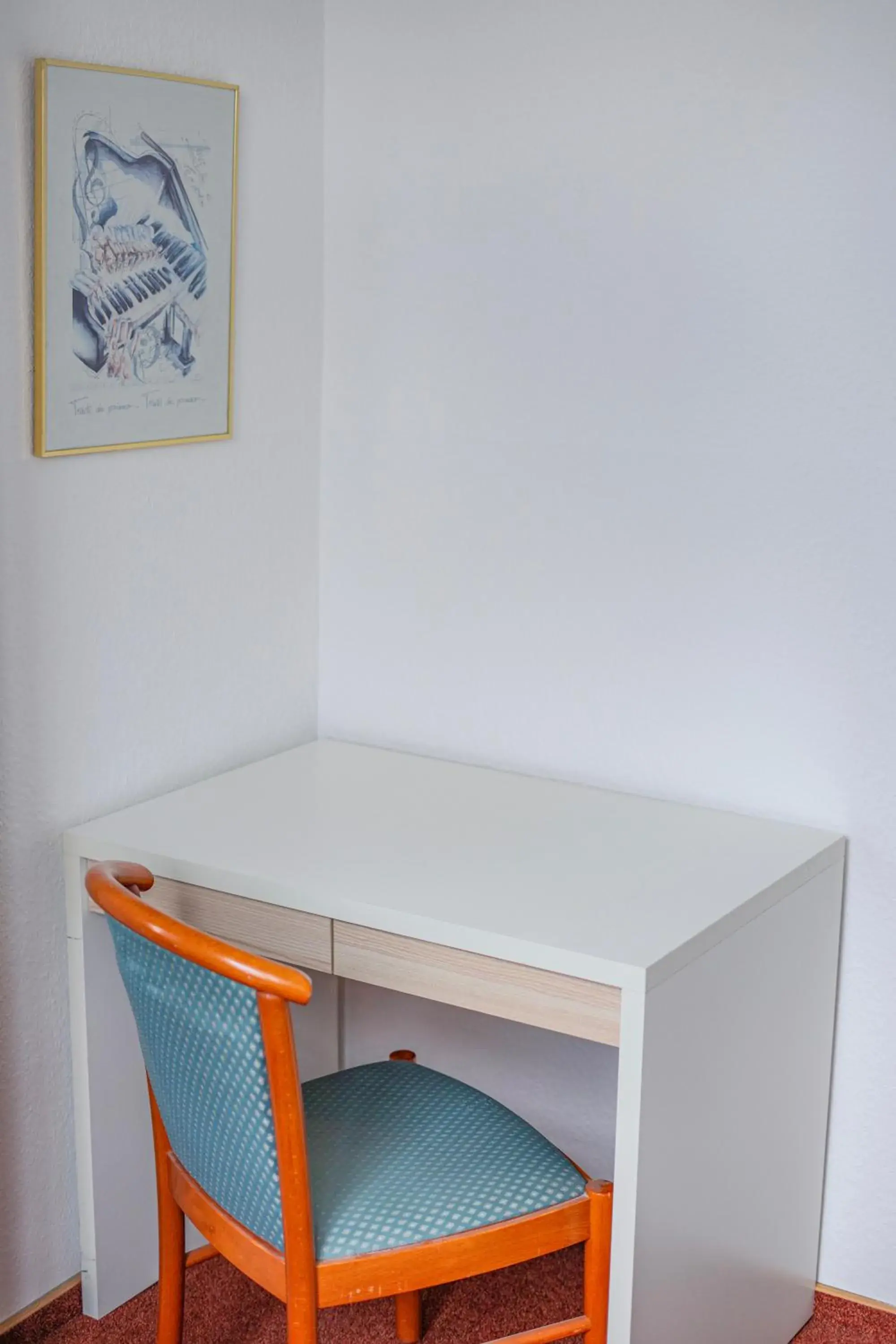 hair dresser in Self-Check-In Hotel Constantin hair dresser in Self-Check-In Hotel Constantin