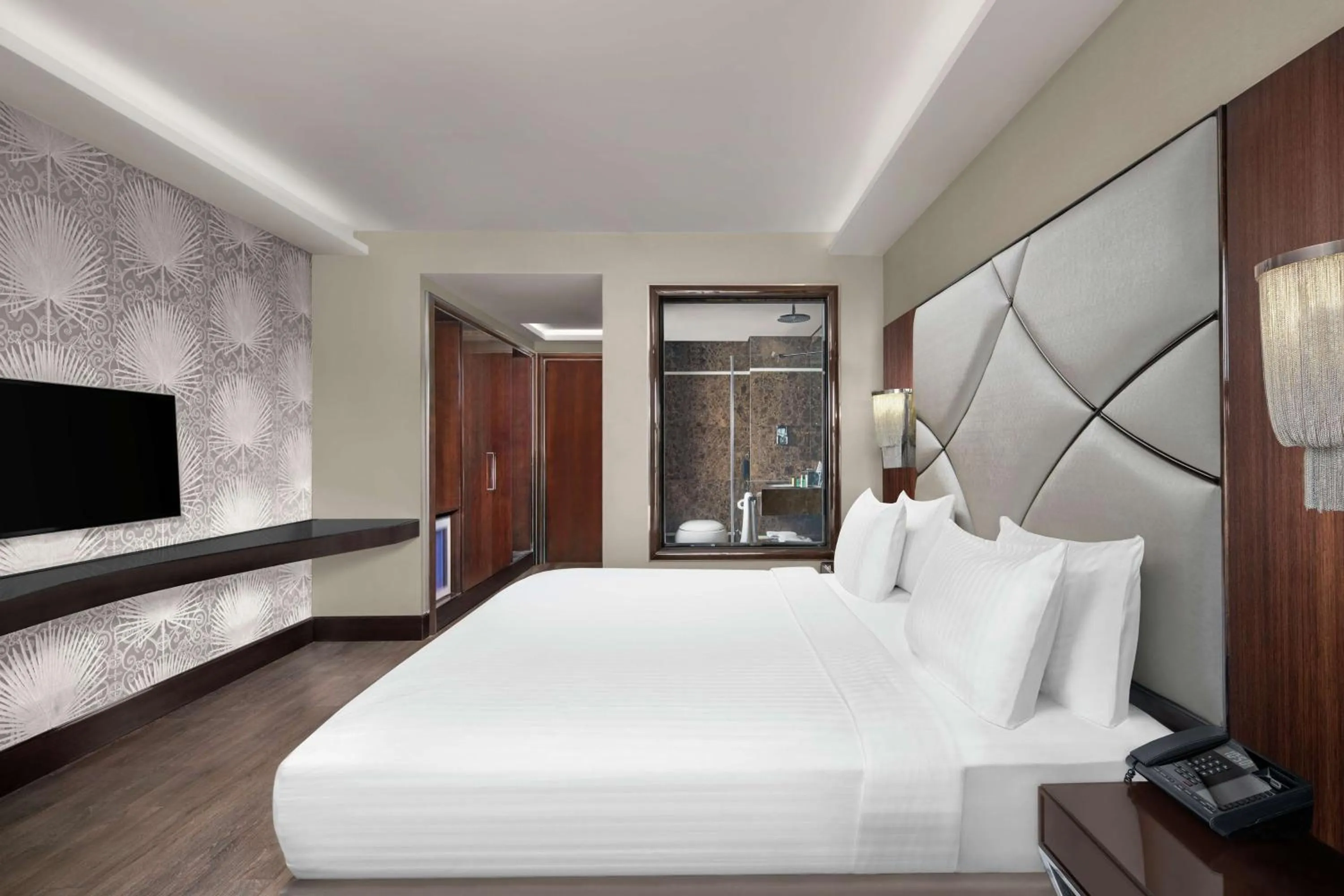 Bedroom, Bed in DoubleTree by Hilton Istanbul Gayrettepe