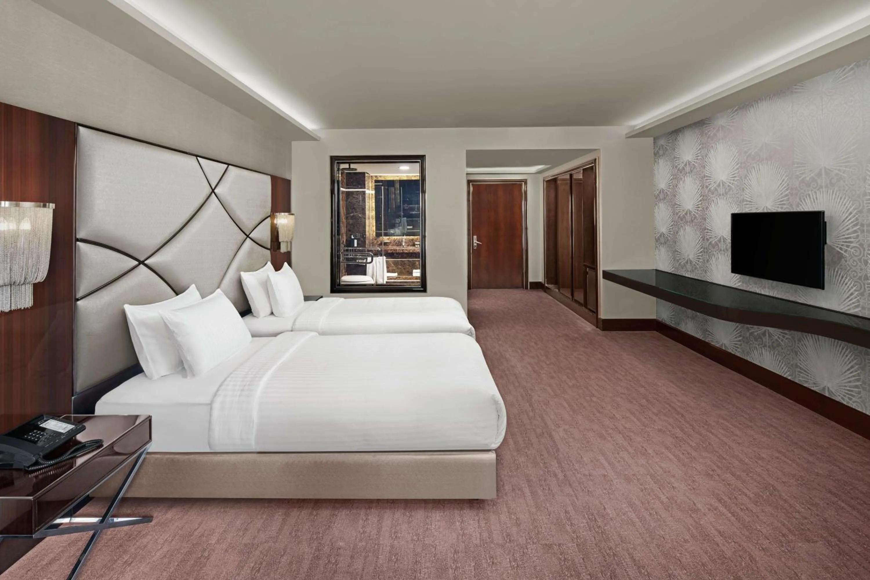 Bedroom, Bed in DoubleTree by Hilton Istanbul Gayrettepe